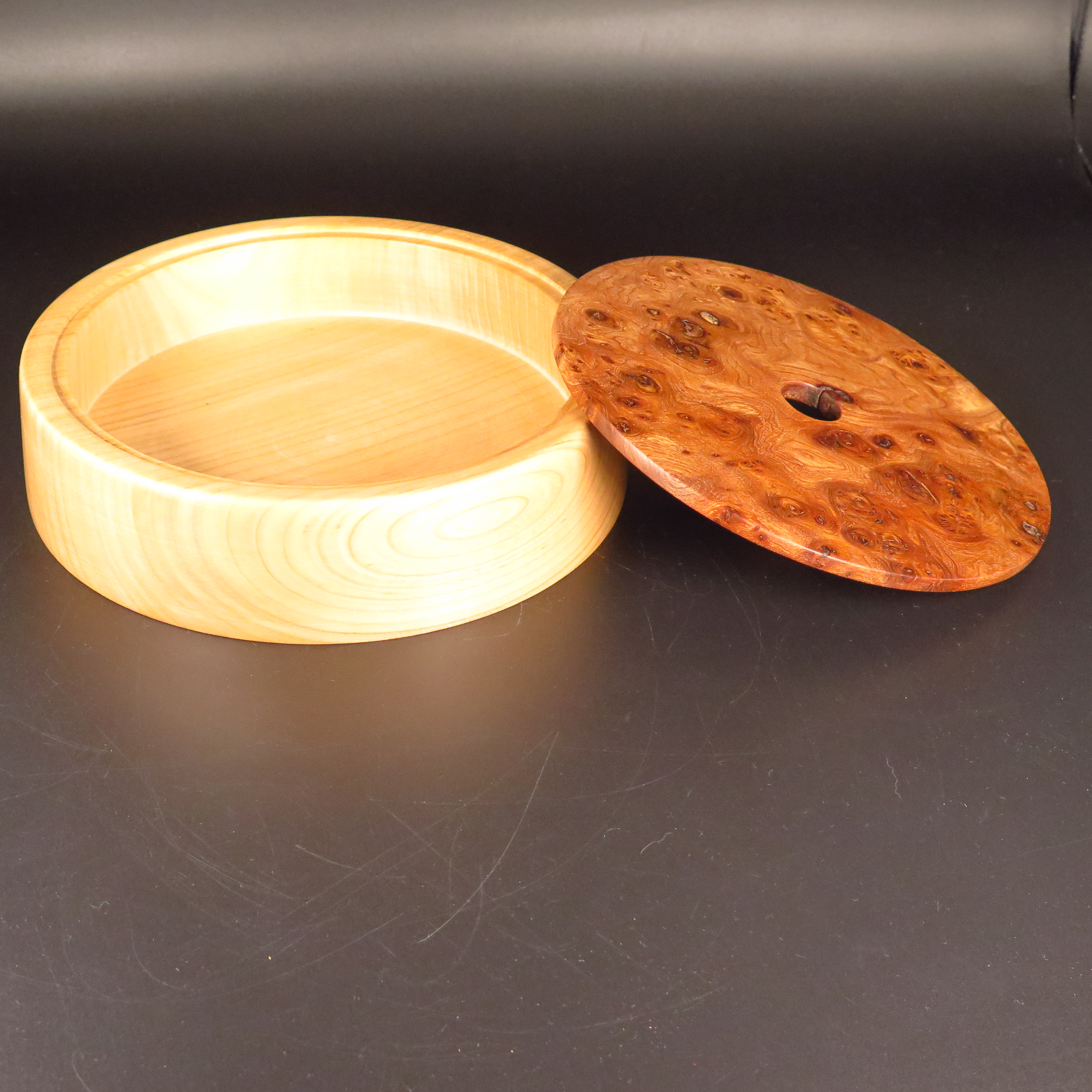 Boîte plate en loupe d'Orme