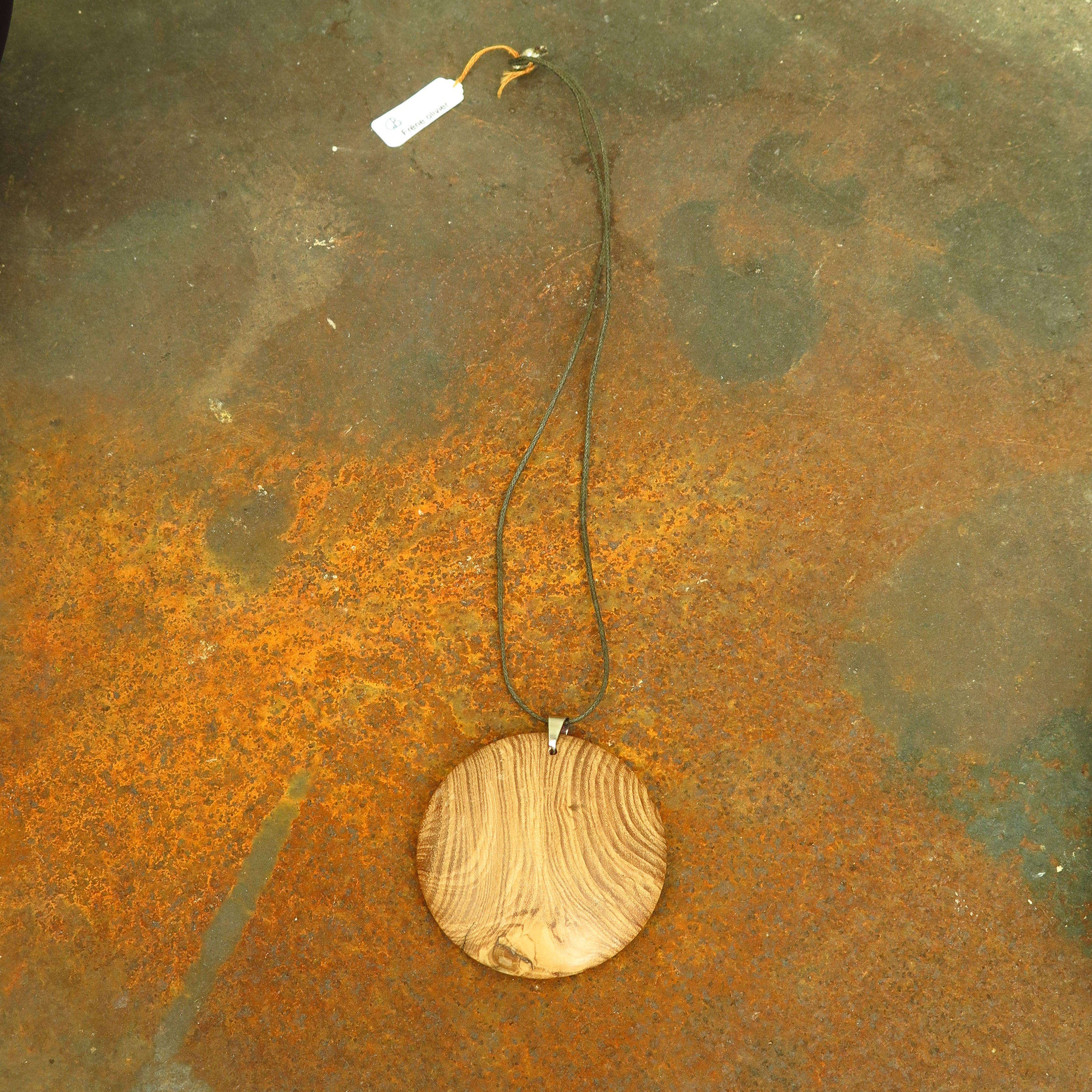 Pendentif en frêne-olivier