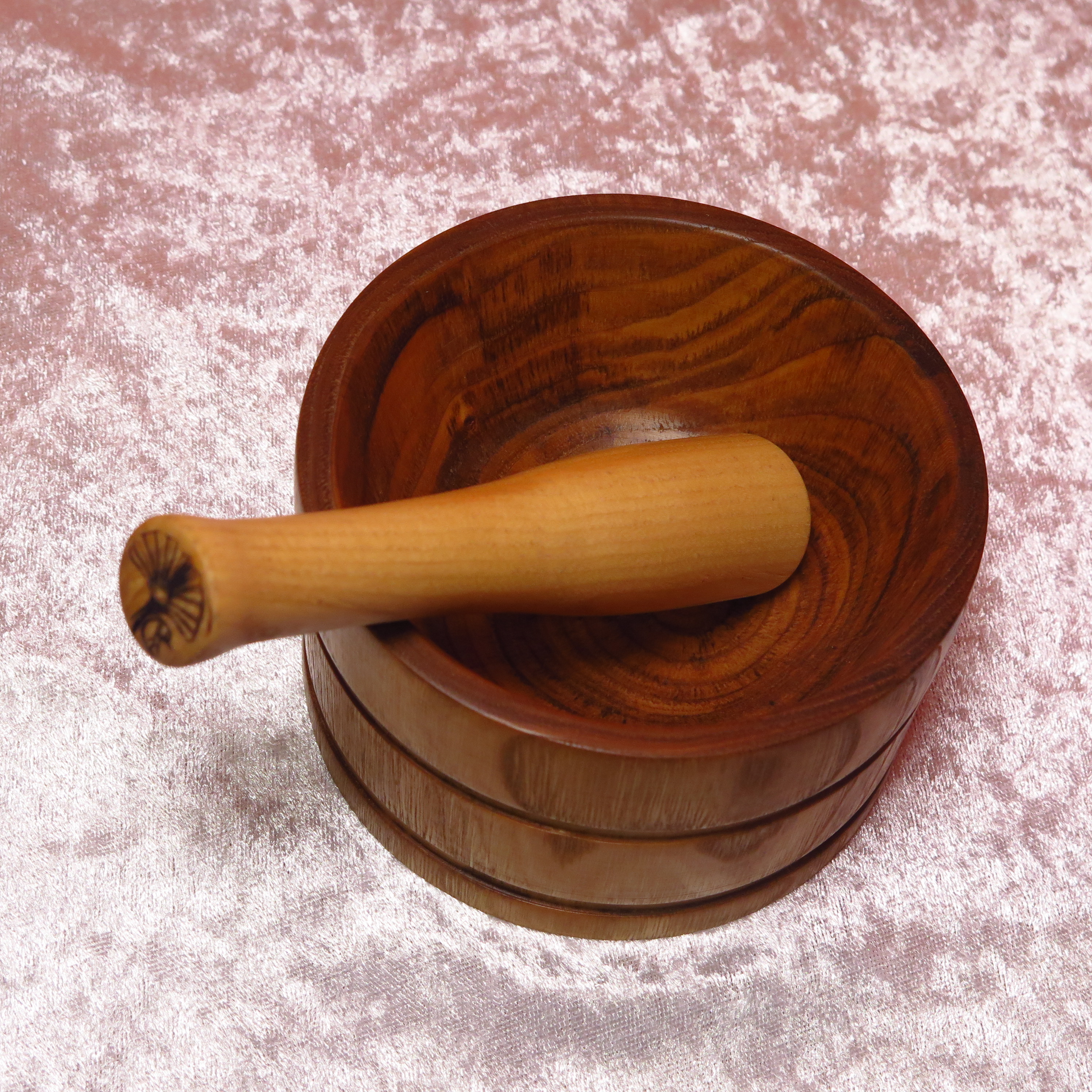 Ensemble mortier et pilon en chataîgnier et orme