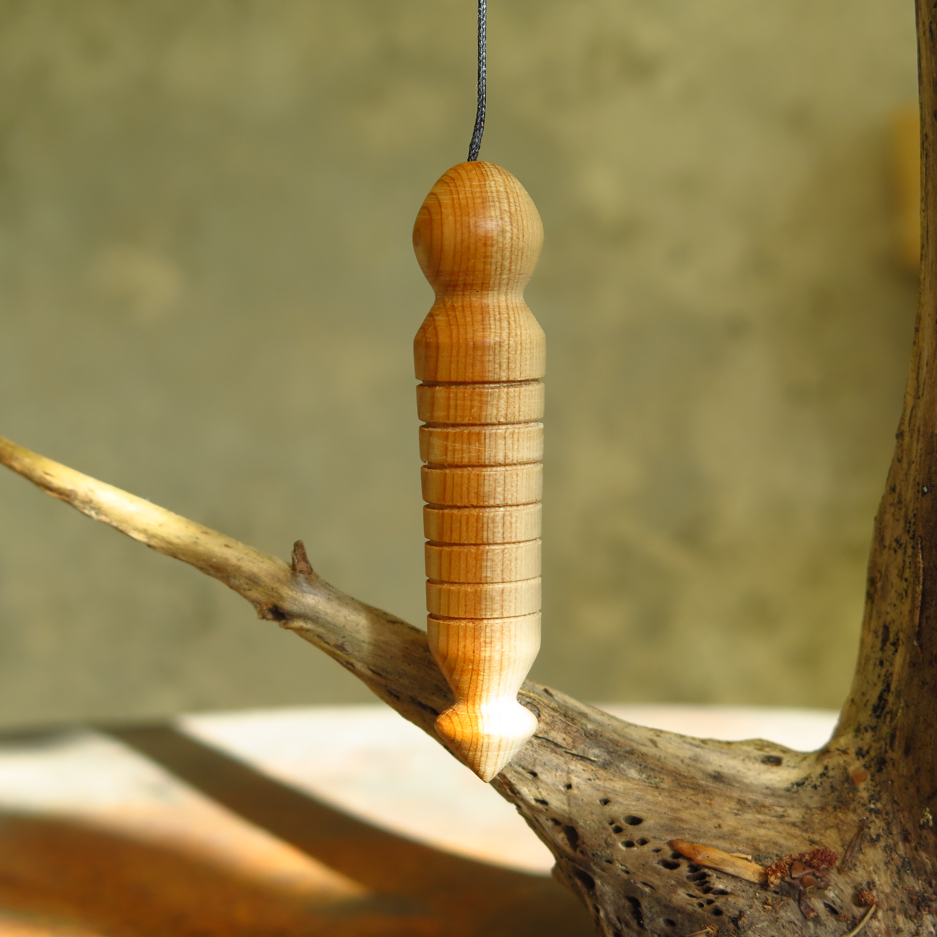 Pendule de radiesthésie en bois d'If
