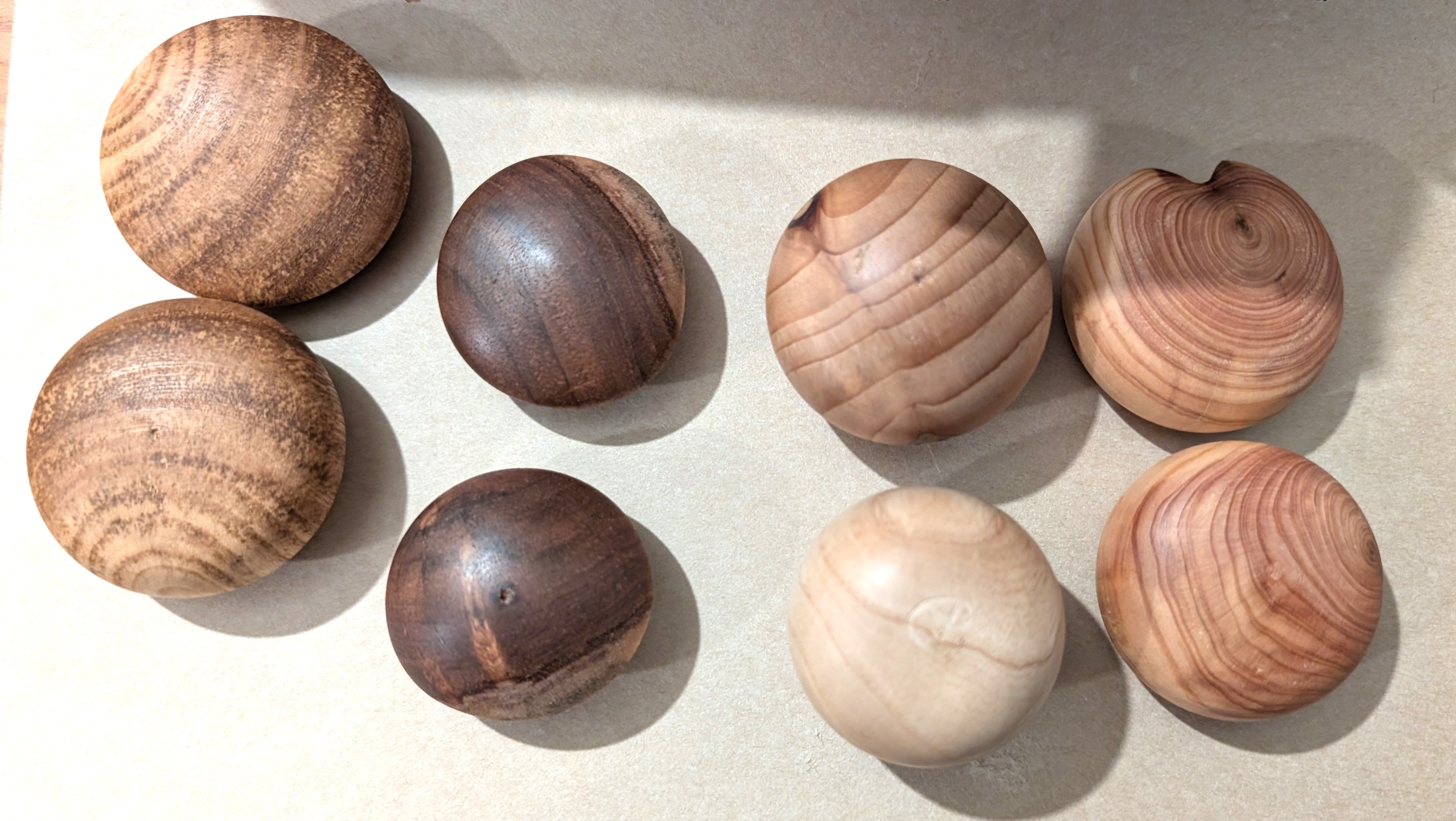 Galet en bois massif