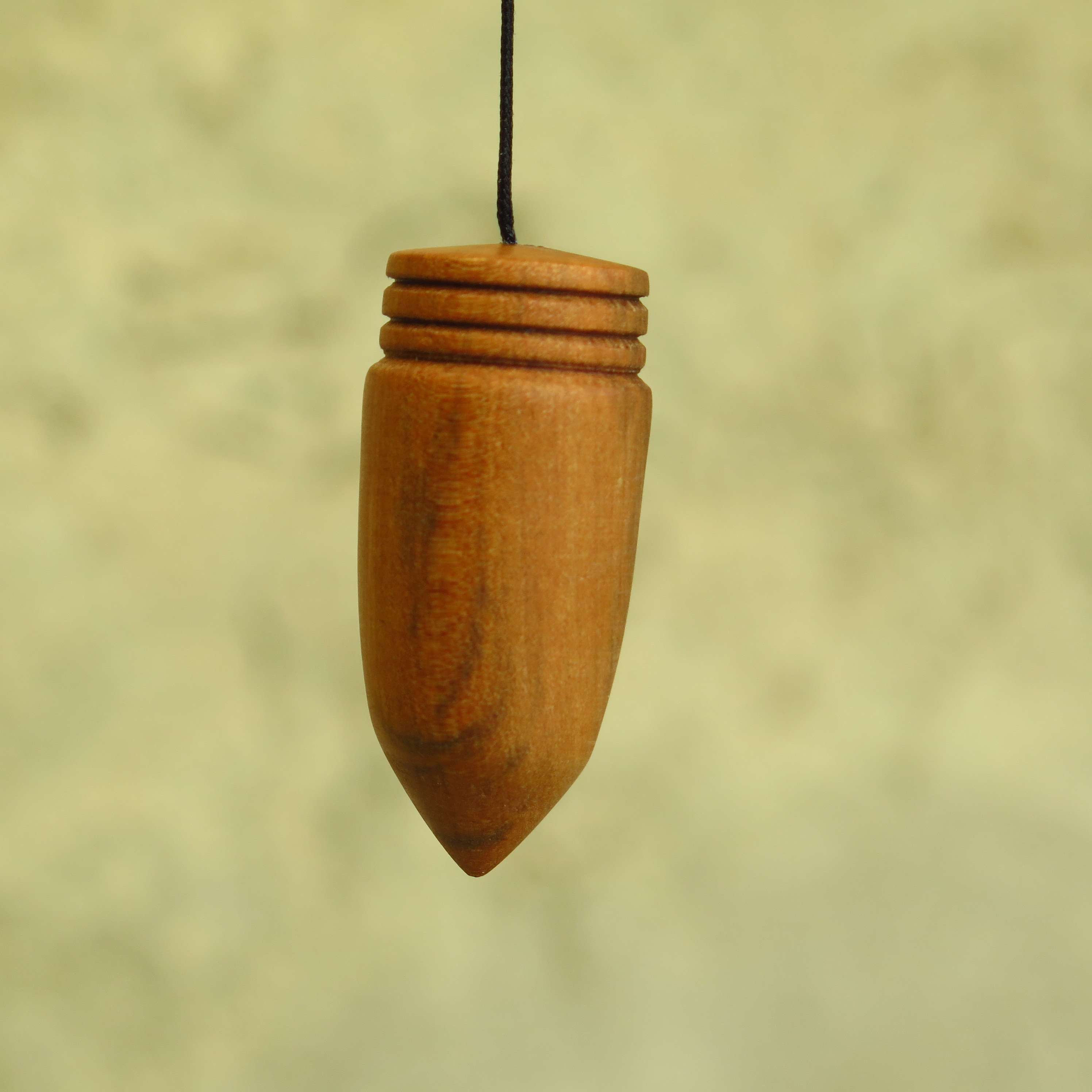 Pendule en bois de poirier