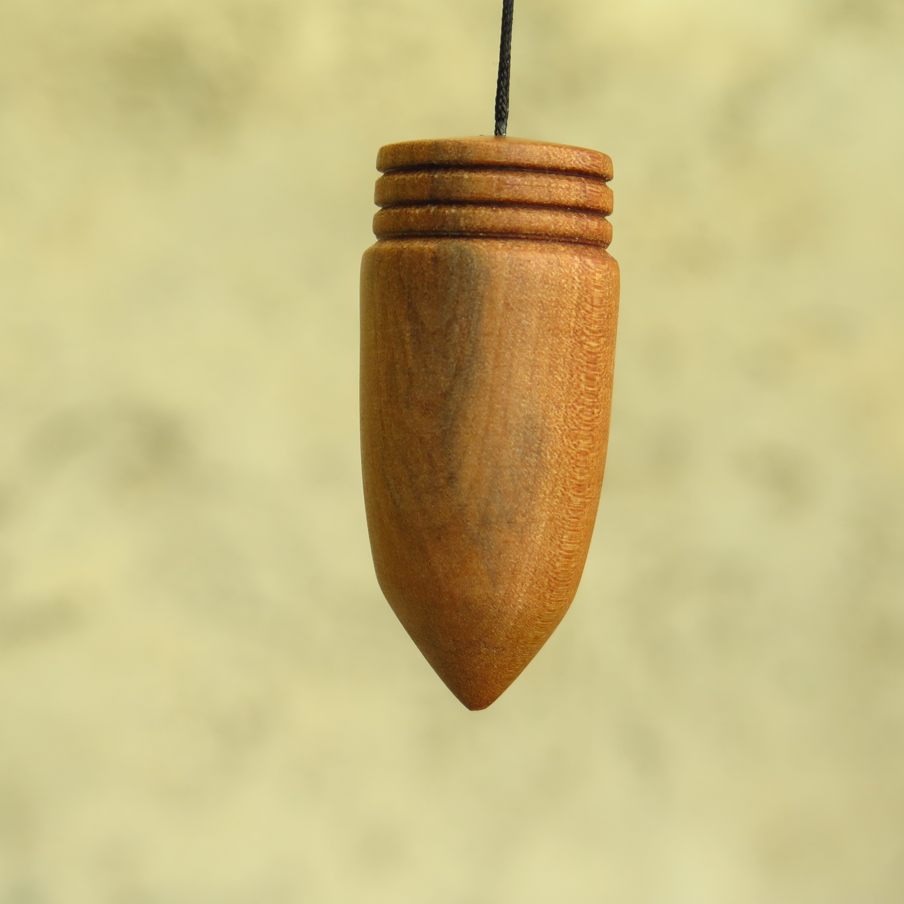 Pendule en bois de poirier