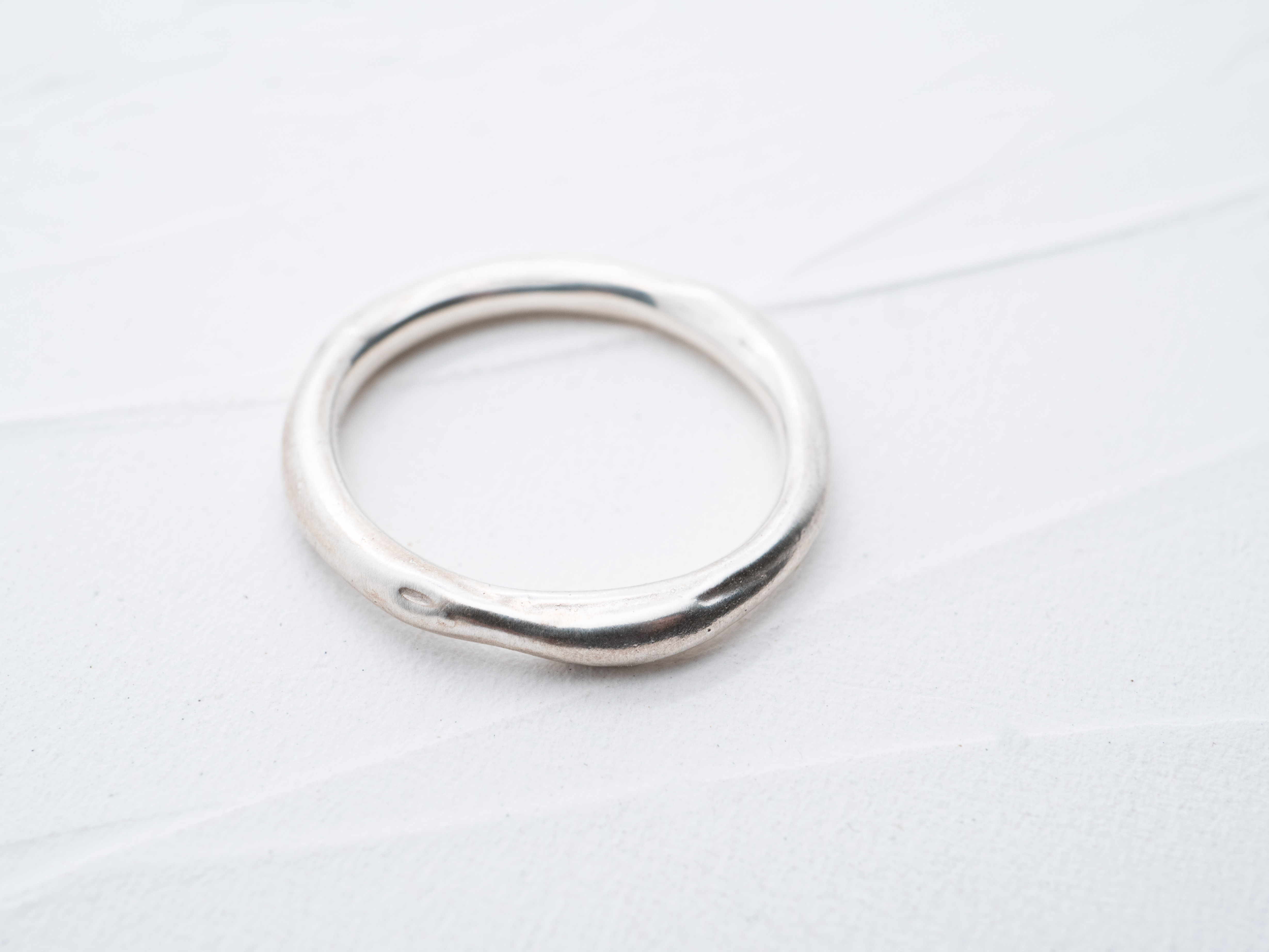 ORGANISCH GEFORMTER RING