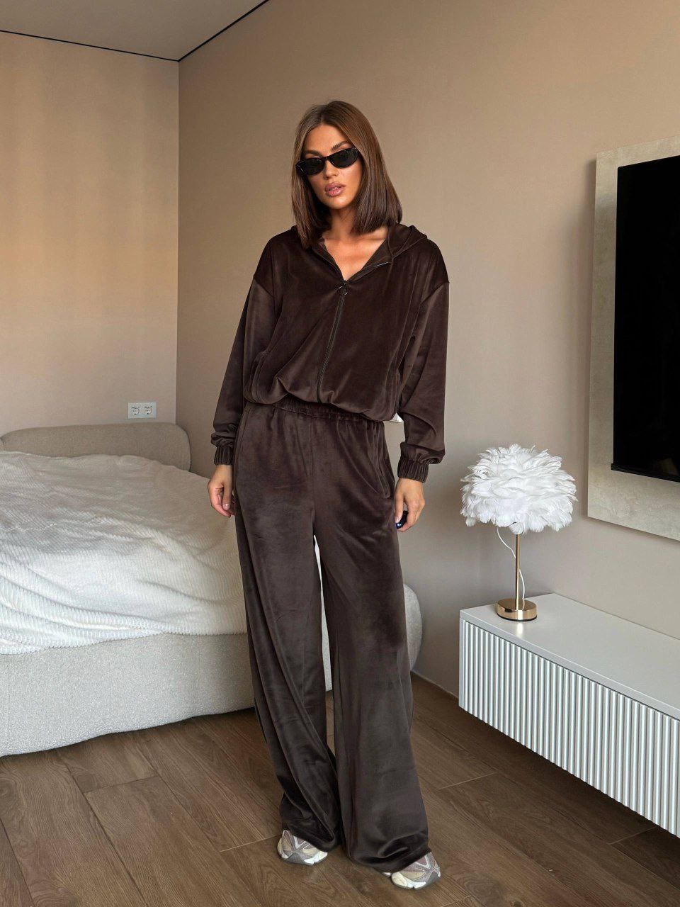 Trijų dalių veliūrinis kostiumėlis 