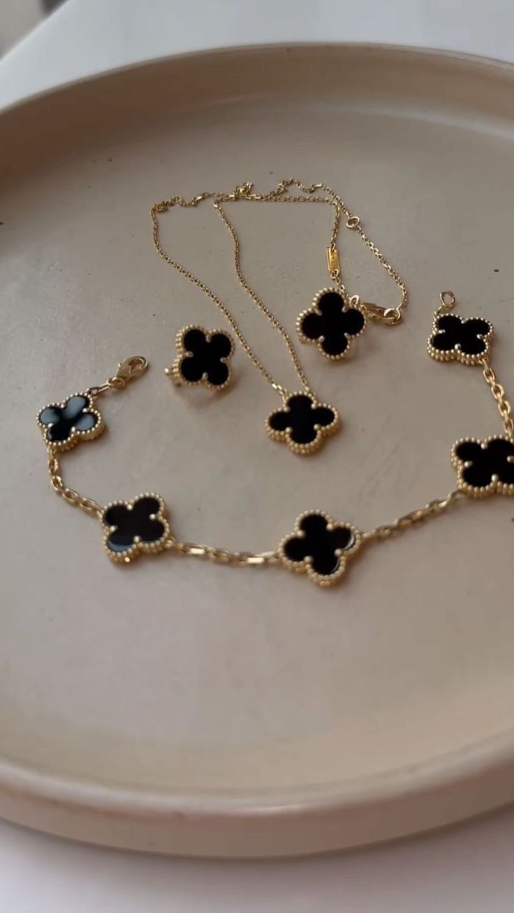 Elegant Gold and Black Clover Jewelry Set