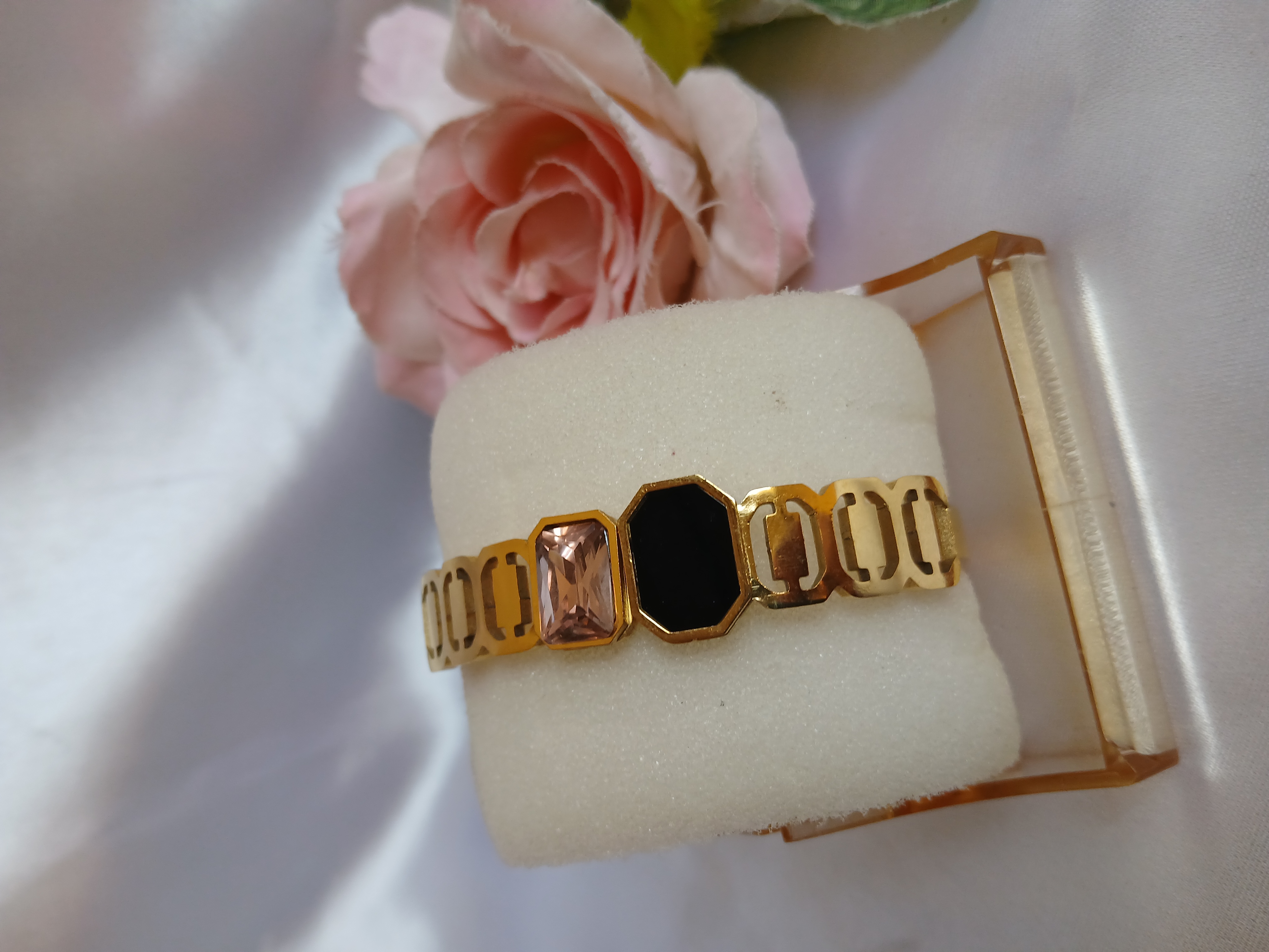 Elegant Gold Bangle
