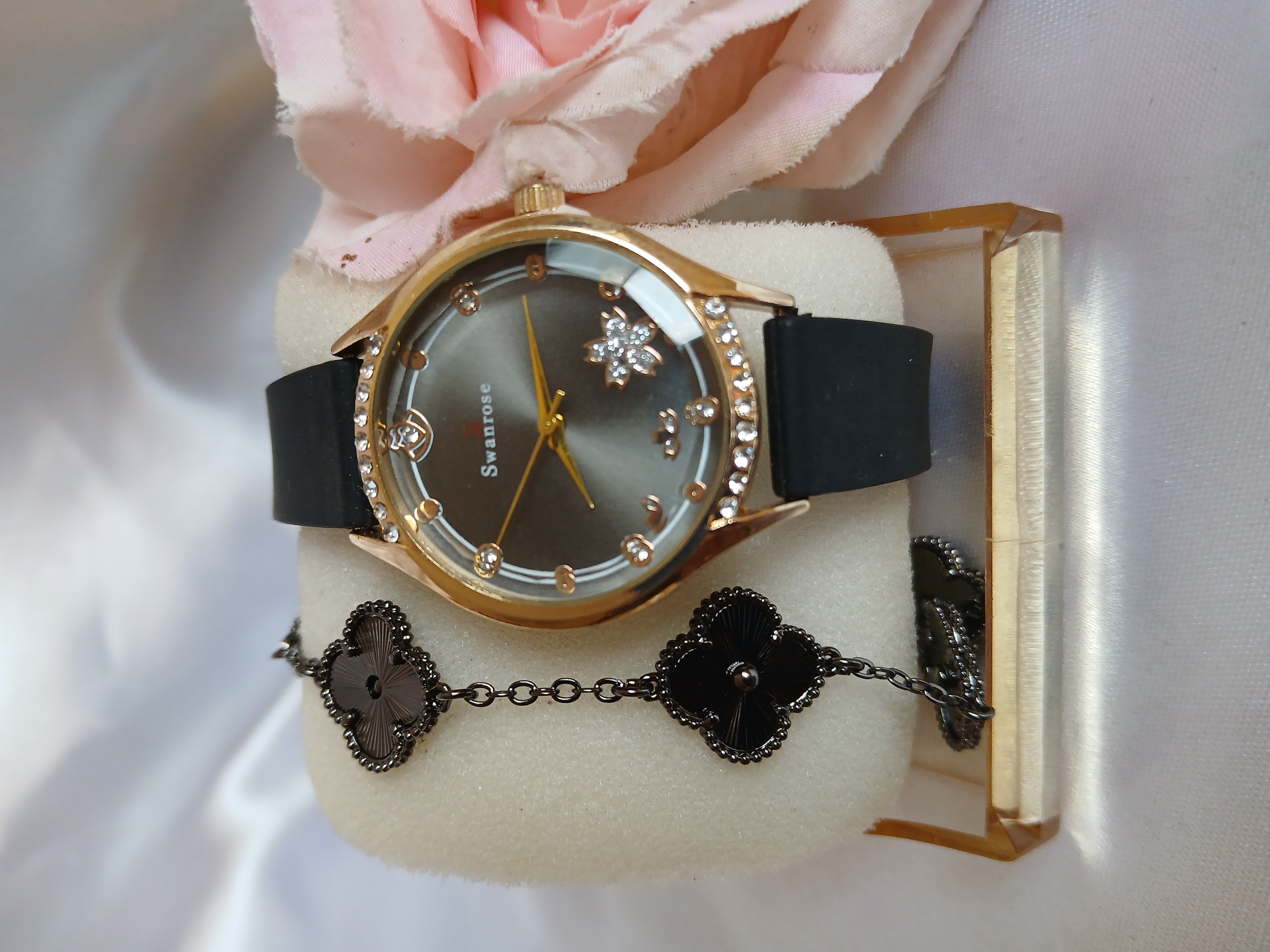 Elegant Wristwatch and Bracelet Set