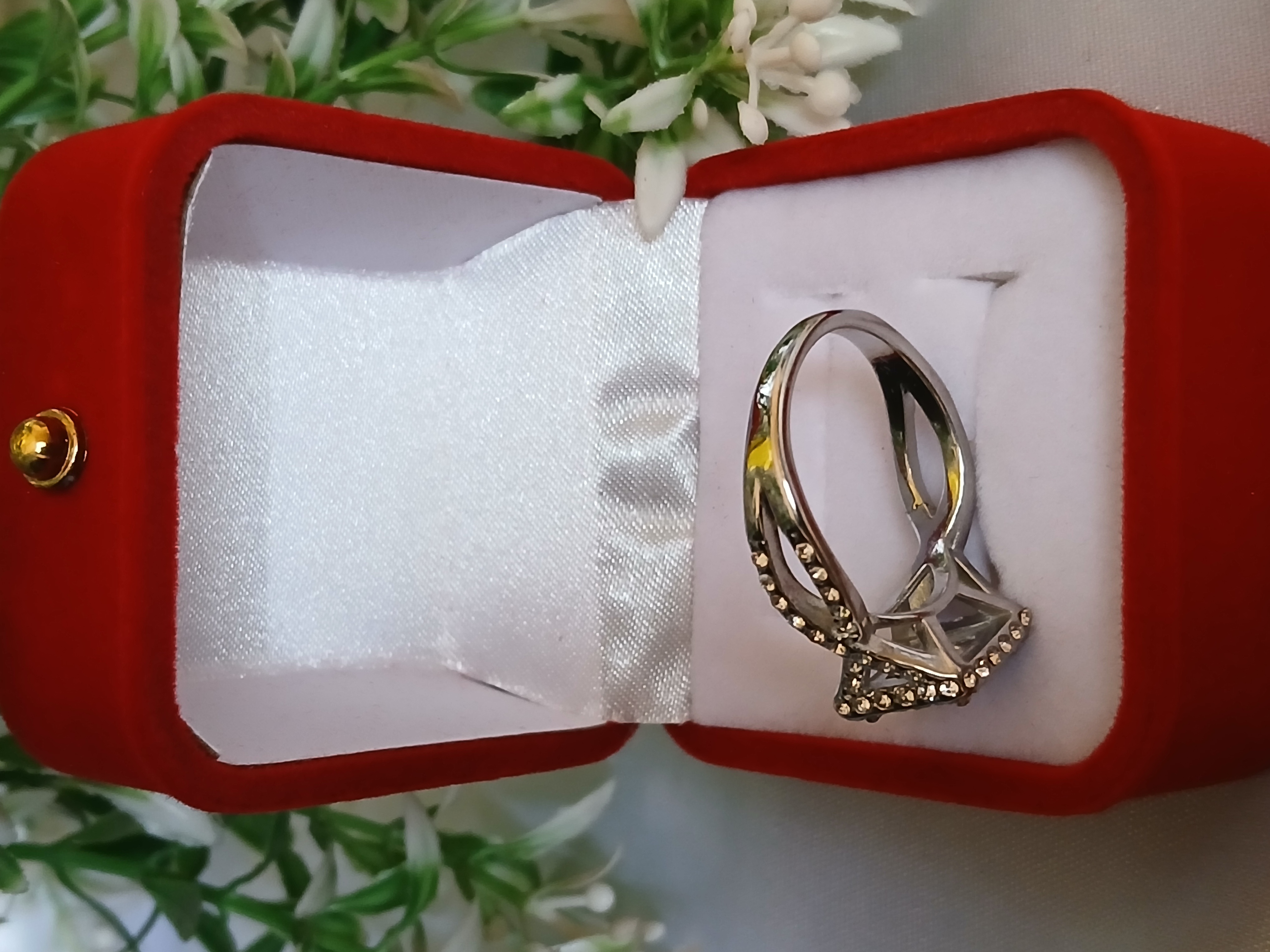 Elegant Silver Ring Box inclusive