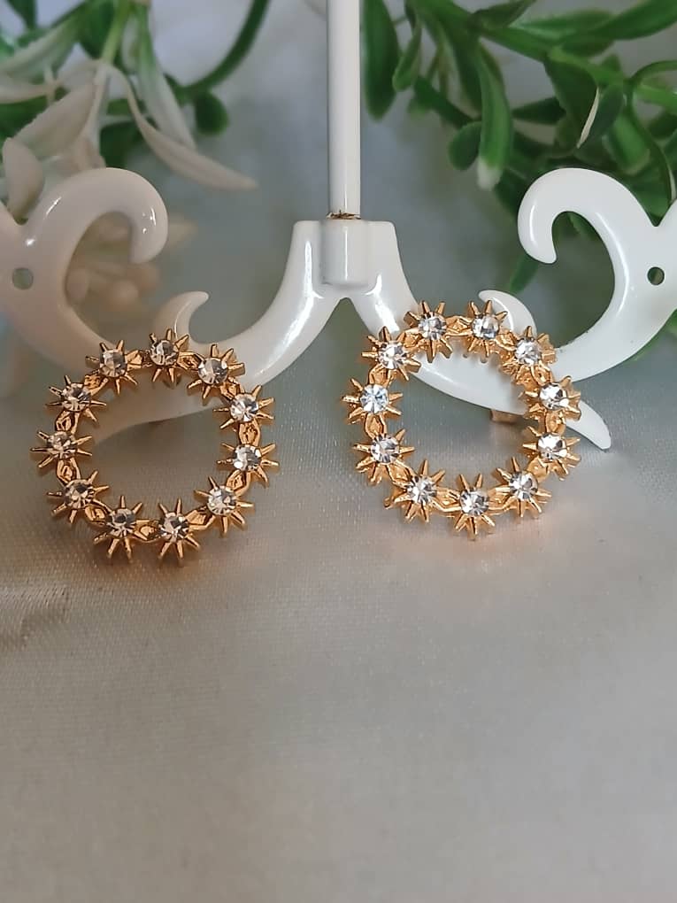 Elegant Gold Flower Earrings