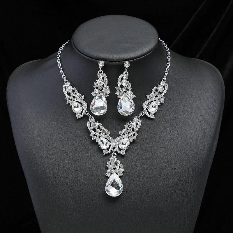 Elegant Silver Necklace Set