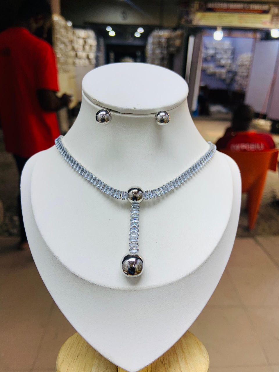 Elegant Silver Ball Jewelry Set