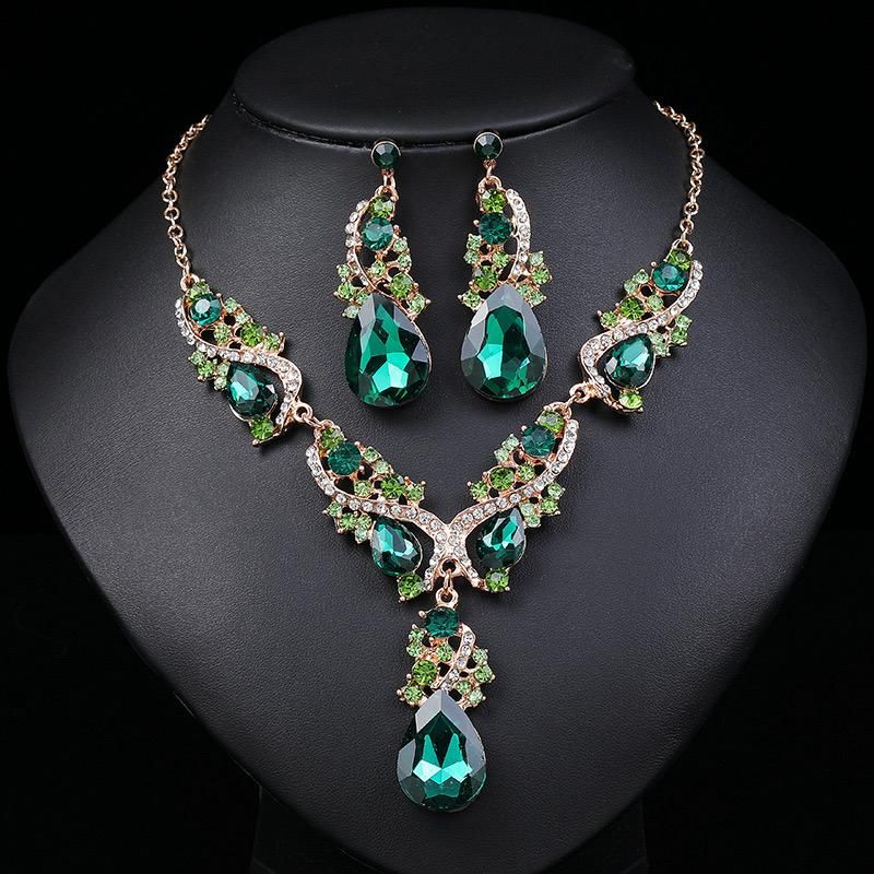 Elegant Emerald Jewelry Set