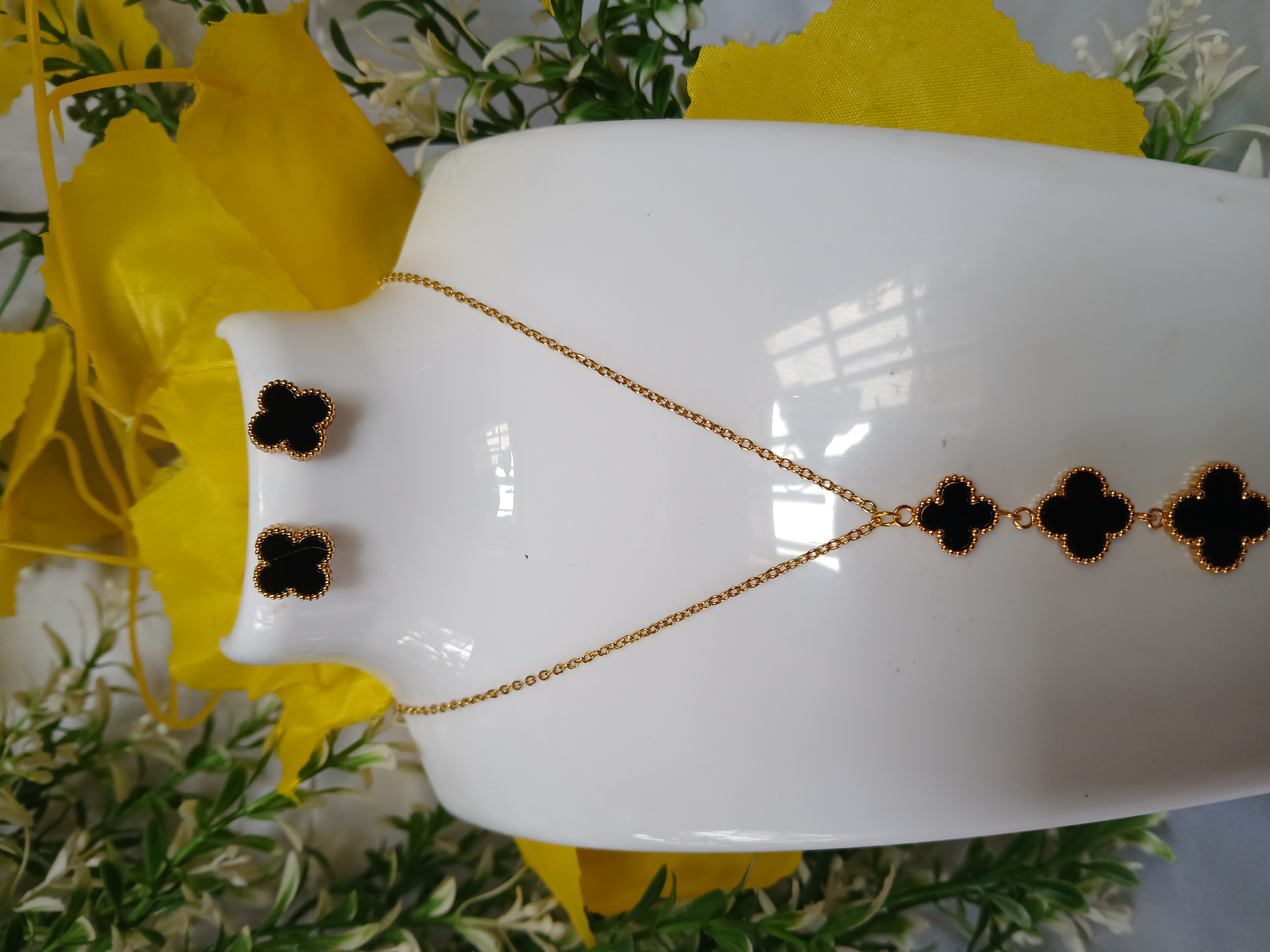 Elegant Gold Necklace and Earring Set