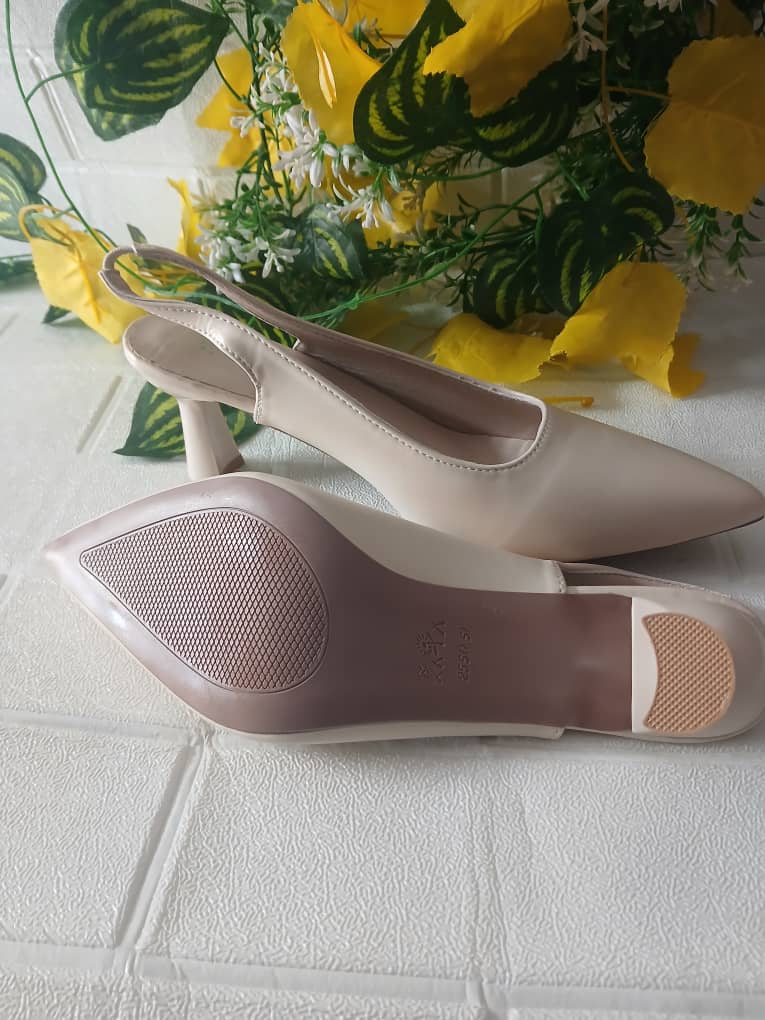 Elegant Beige Slingback Heels Sling back shoes. Lightweight. Size 39-41