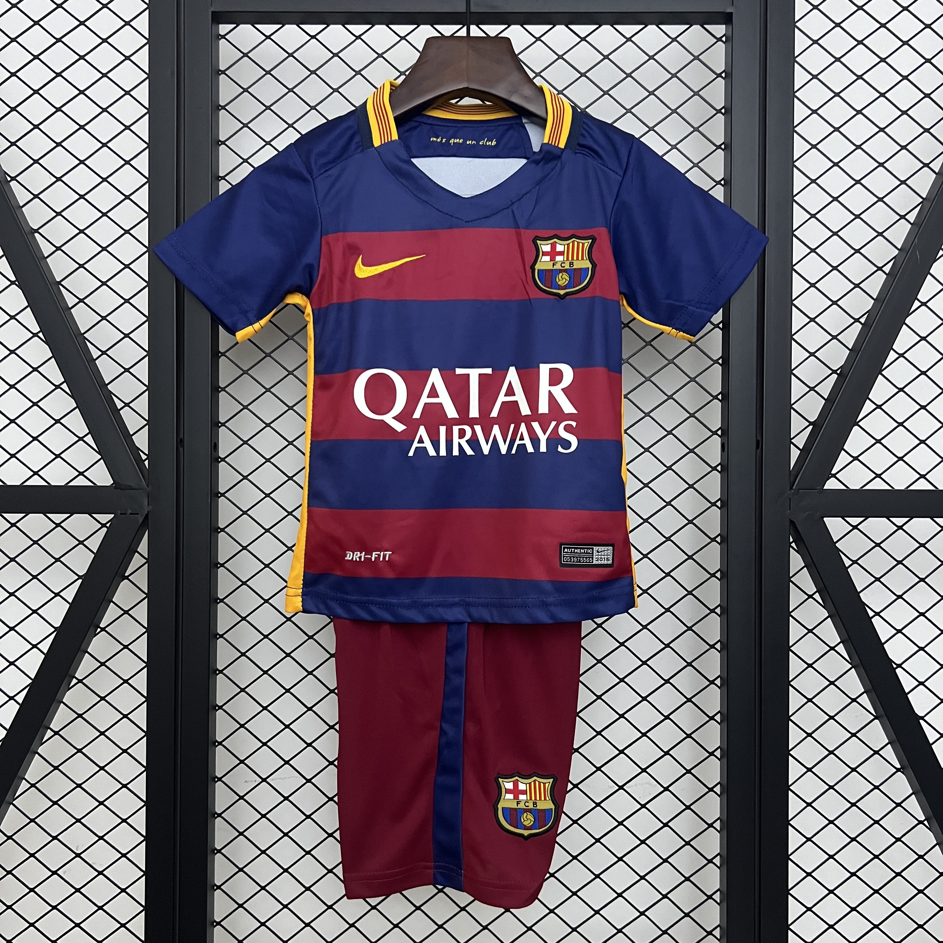 FC Barcelona 15/16 (Niños - Equipación Local Completa)