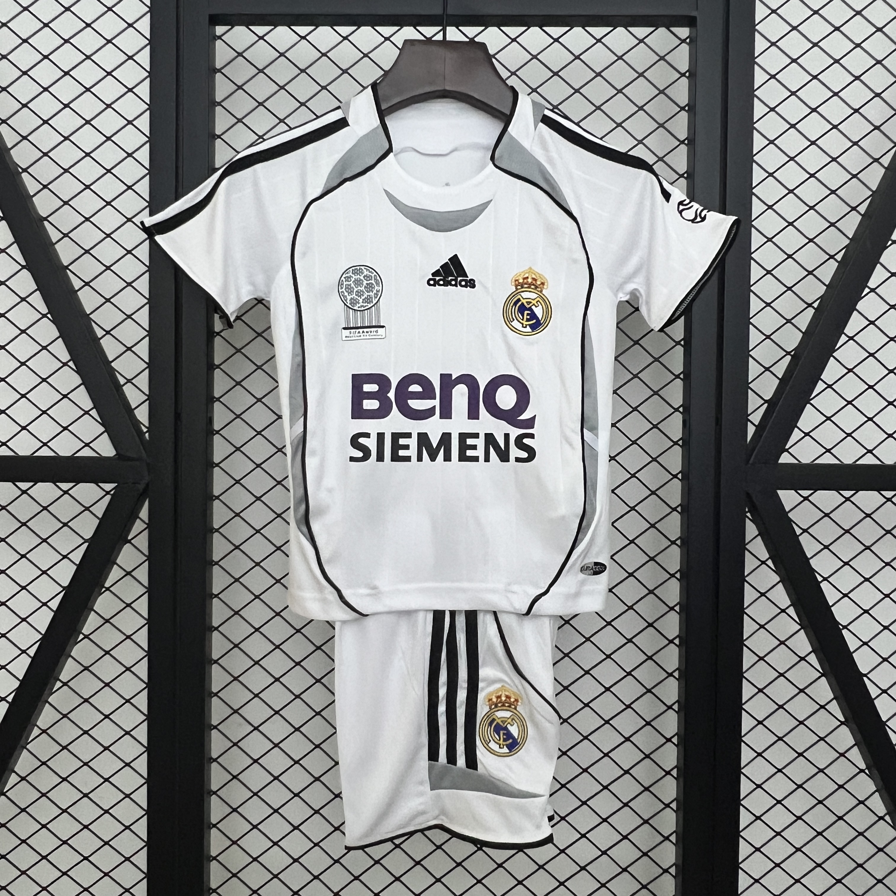 Real Madrid 06/07 (Niños - Equipación Local Completa)