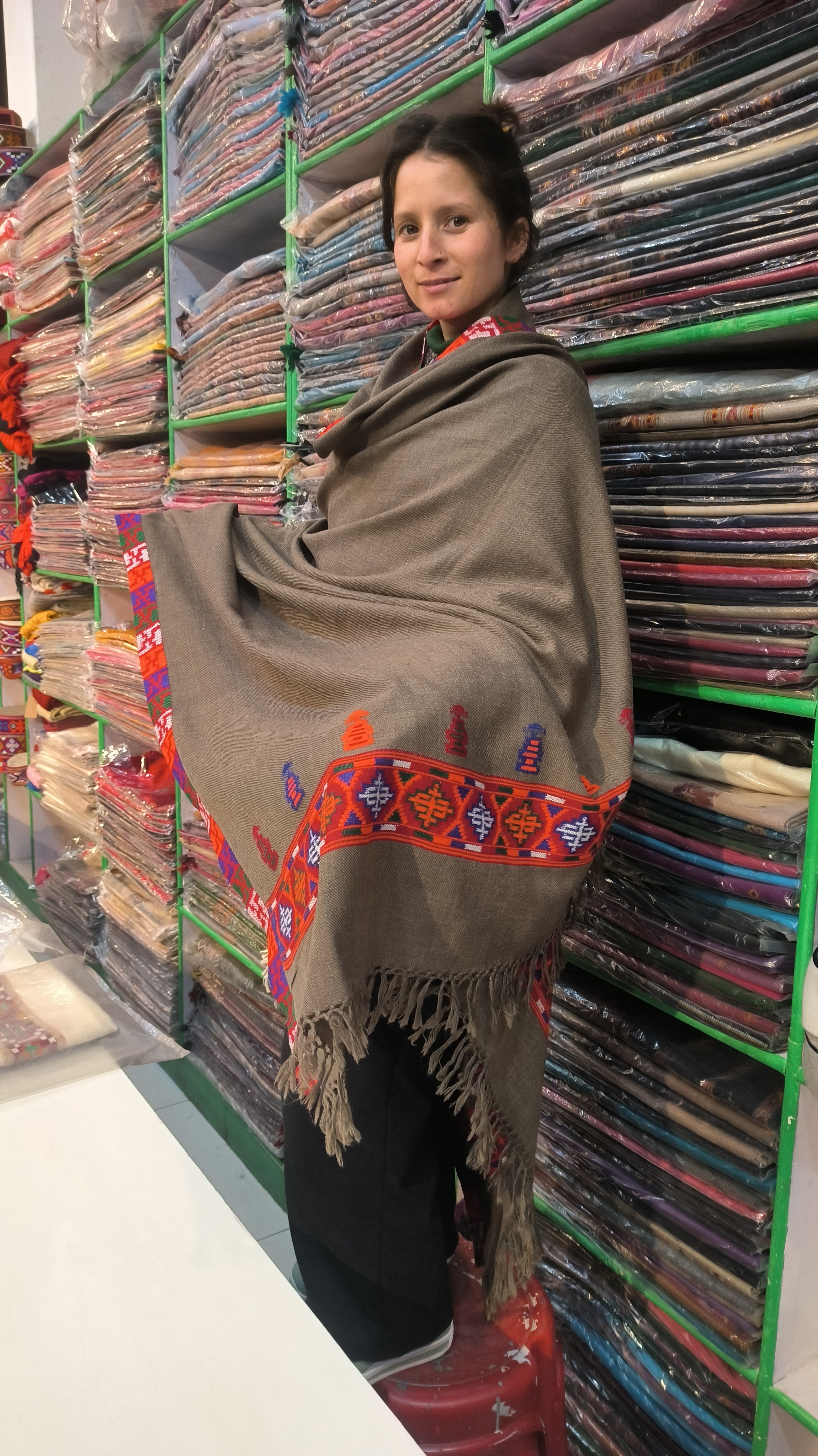 Kullu-Kinouri shawls 4 side Border