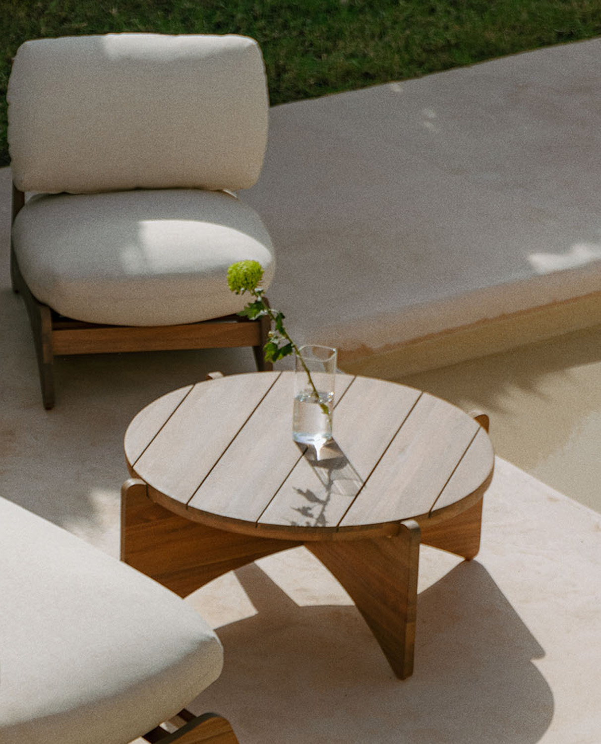 Round Acacia Wood Center Table (Ø80 cm) 