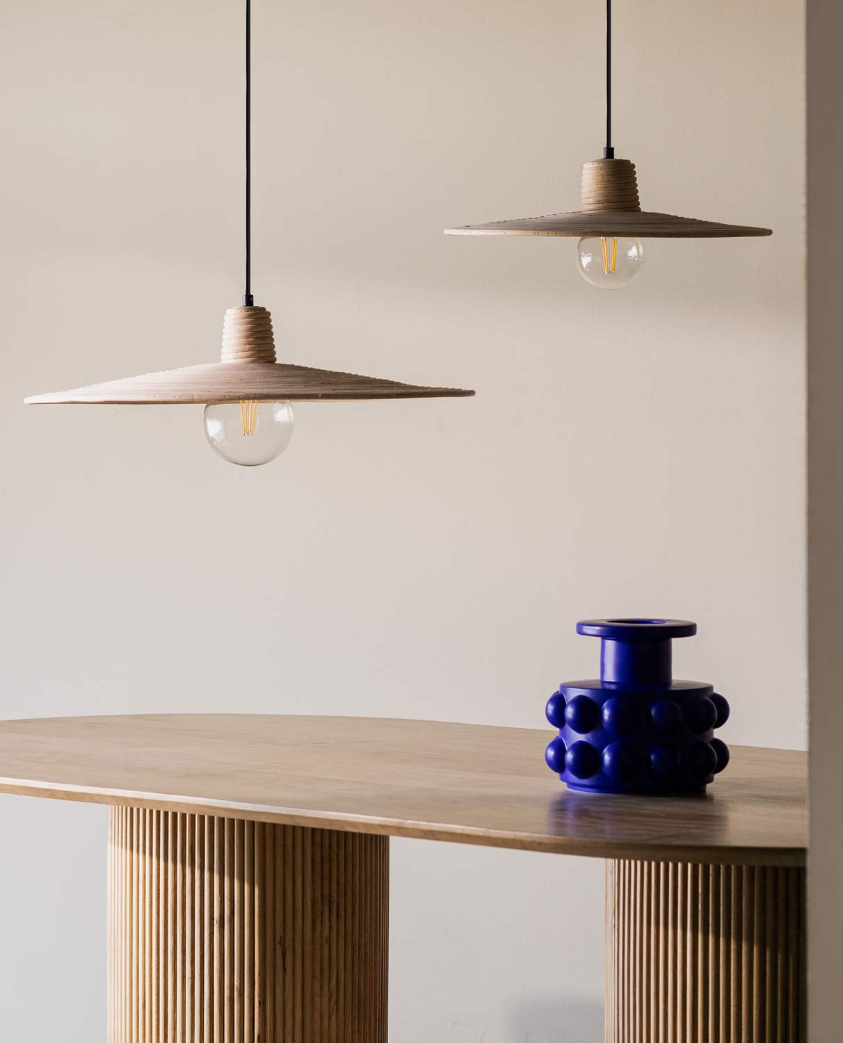 Oval Dining Table in Mango Wood (200x100 cm)