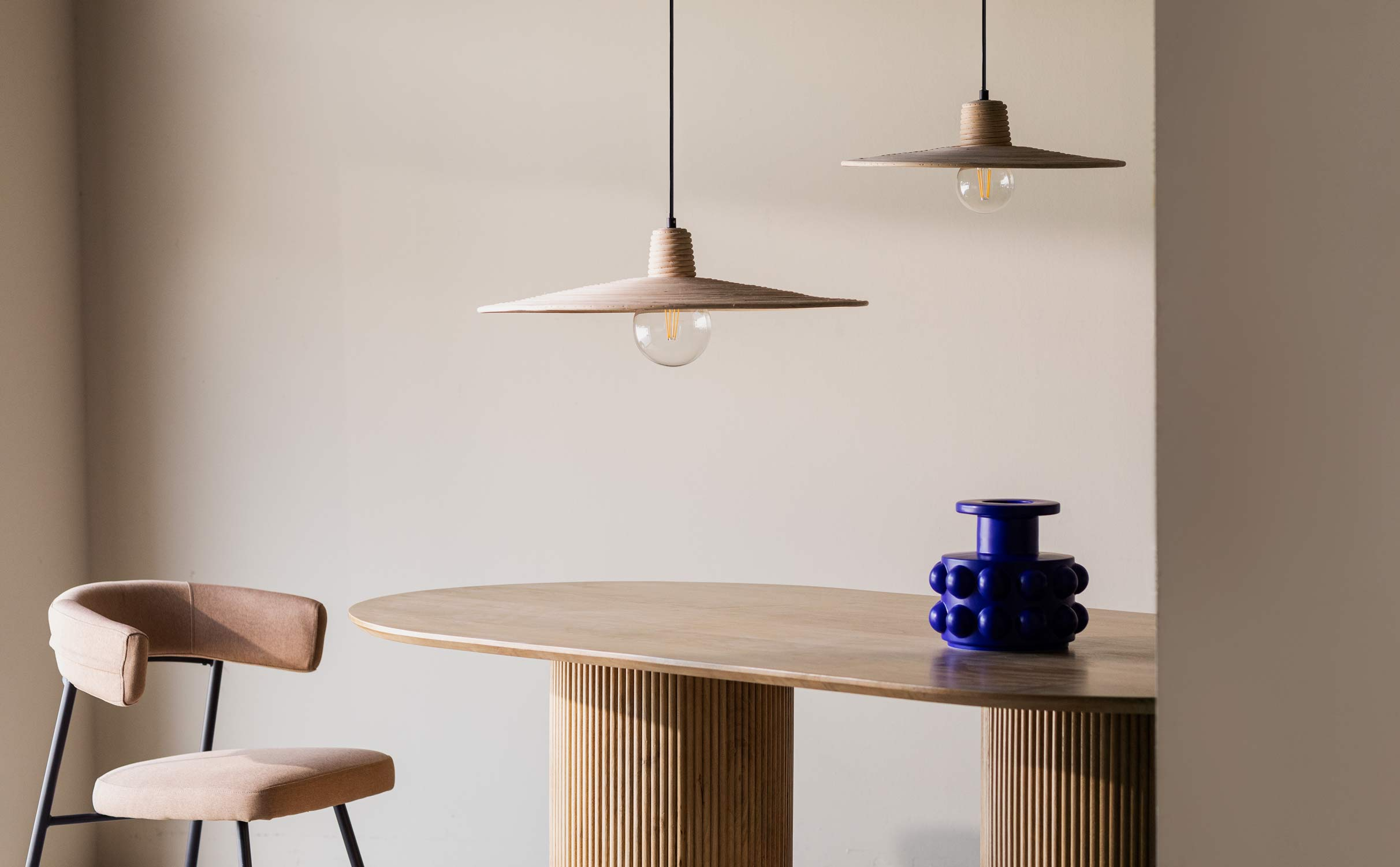 Oval Dining Table in Mango Wood (200x100 cm)