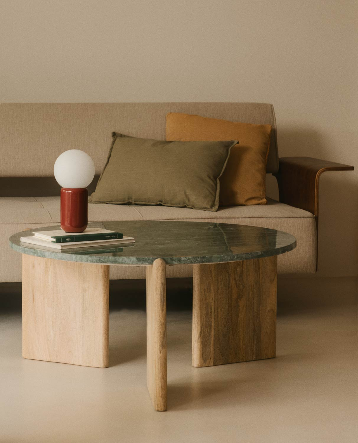Round Mango Wood and Marble Coffee Table (Ø86 cm)