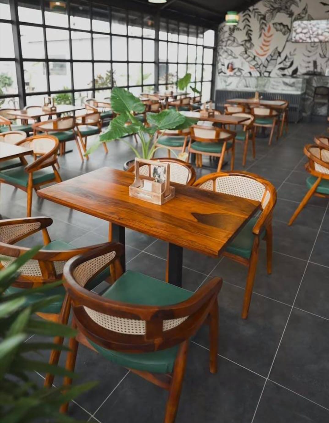 Elegant Wooden Dining Table Set For Cafes And Restaurants