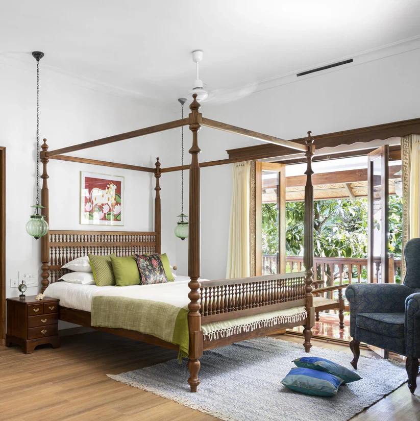 Signature Artisan's Haven Teak Finish Four Poster Bed