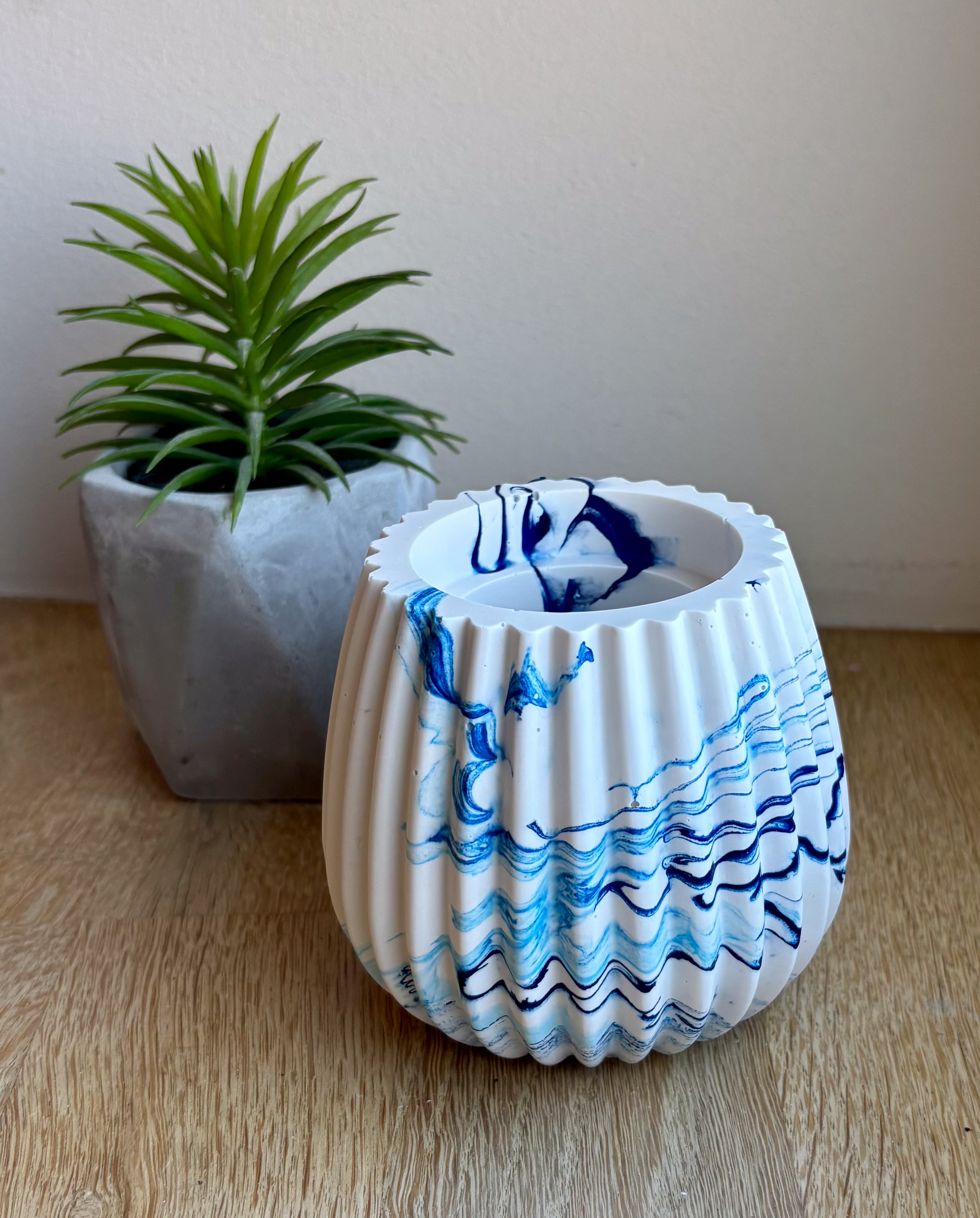Pot décoratif rond strié