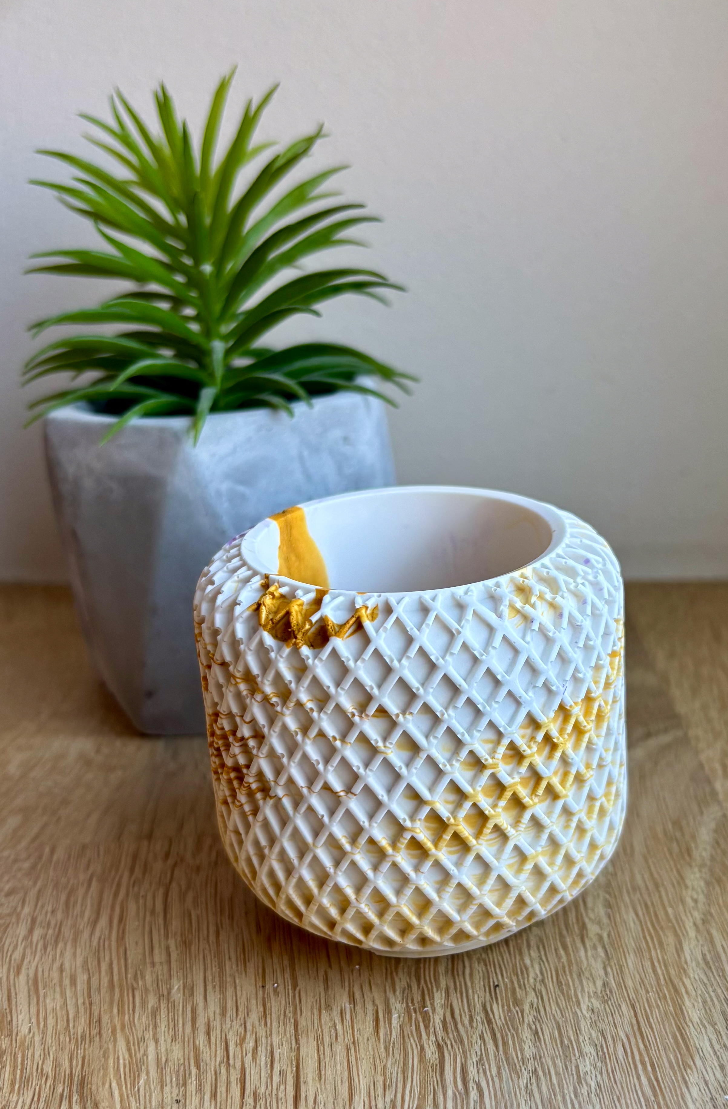 Pot décoratif quadrillé 