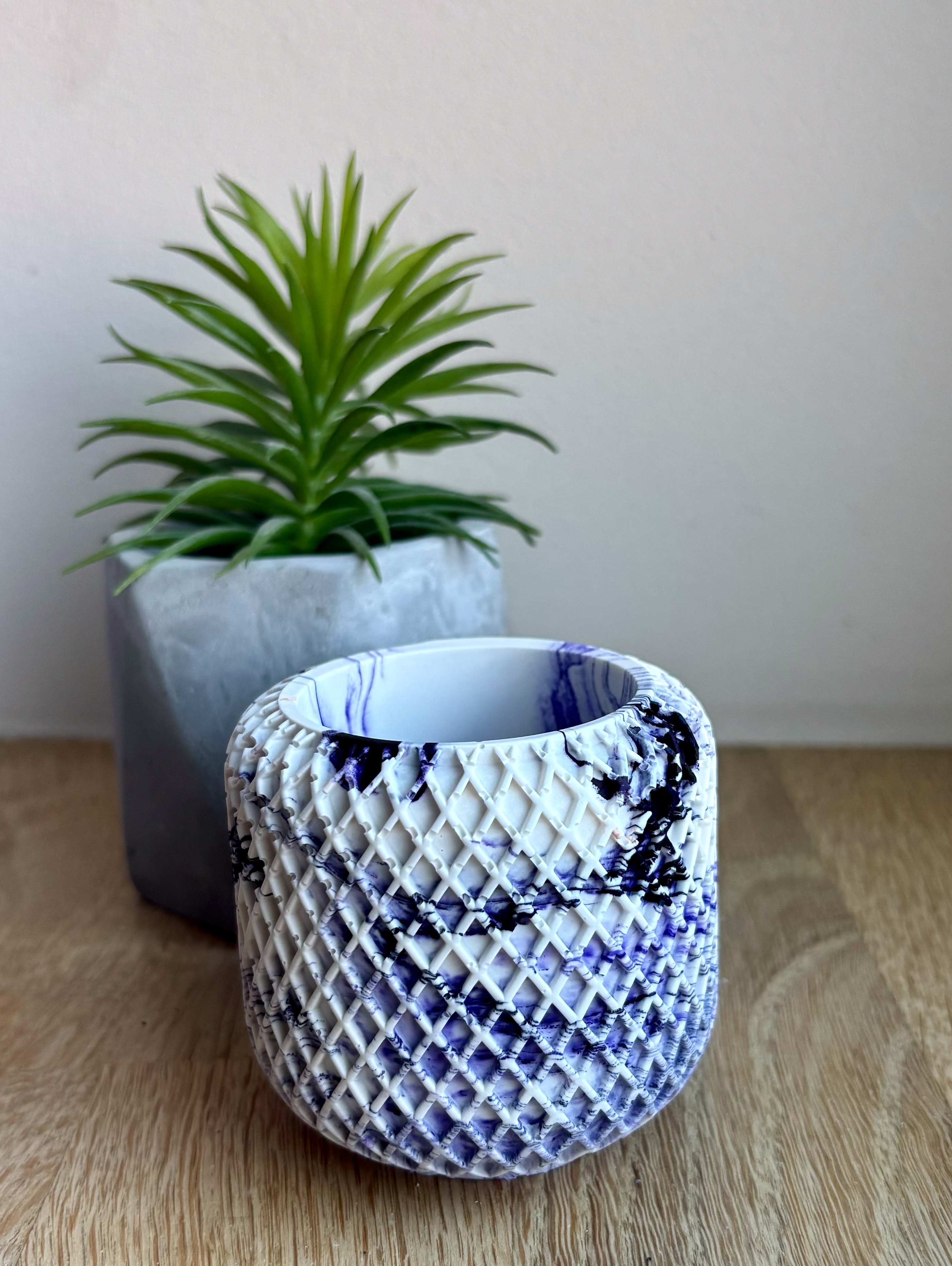 Pot décoratif quadrillé 