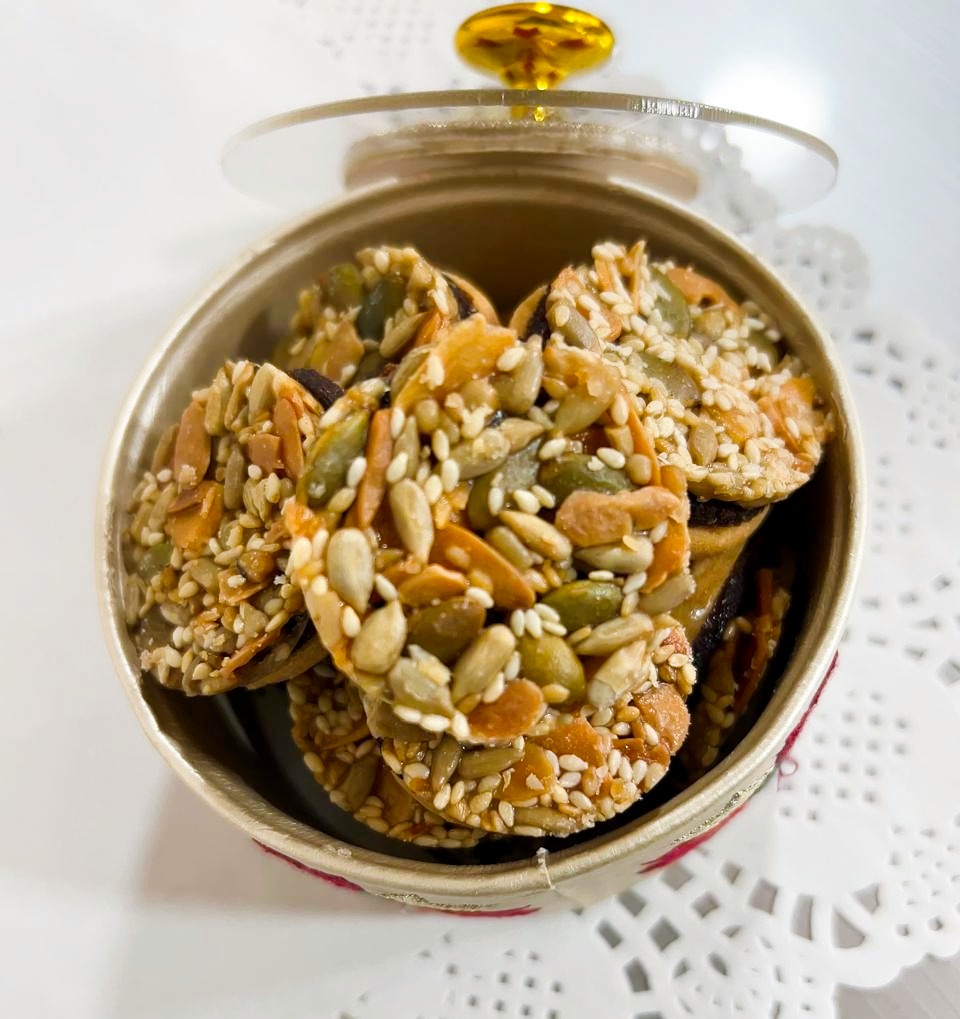 Nougat aux Graines de Tournesol, Sésame, Amandes Effilées & Dattes