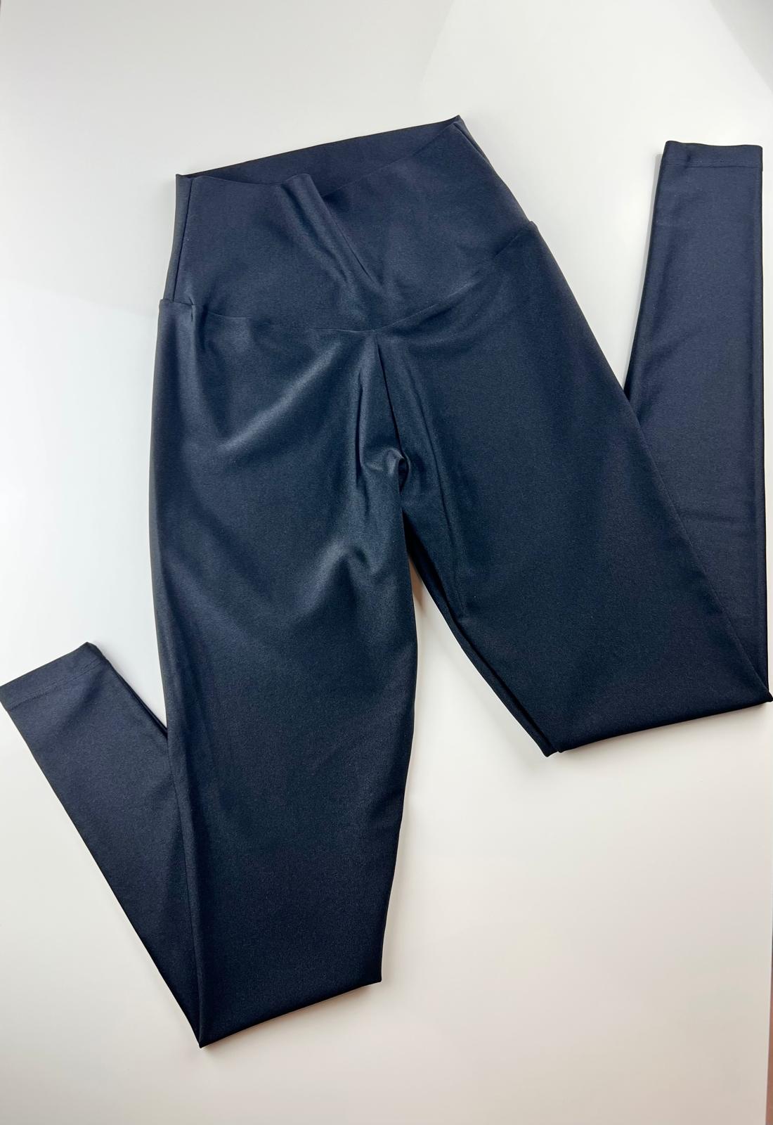 Black High-Waisted Fitness Pants – Brazilian Activewear | Stretchy, Sculpting & UV 50+