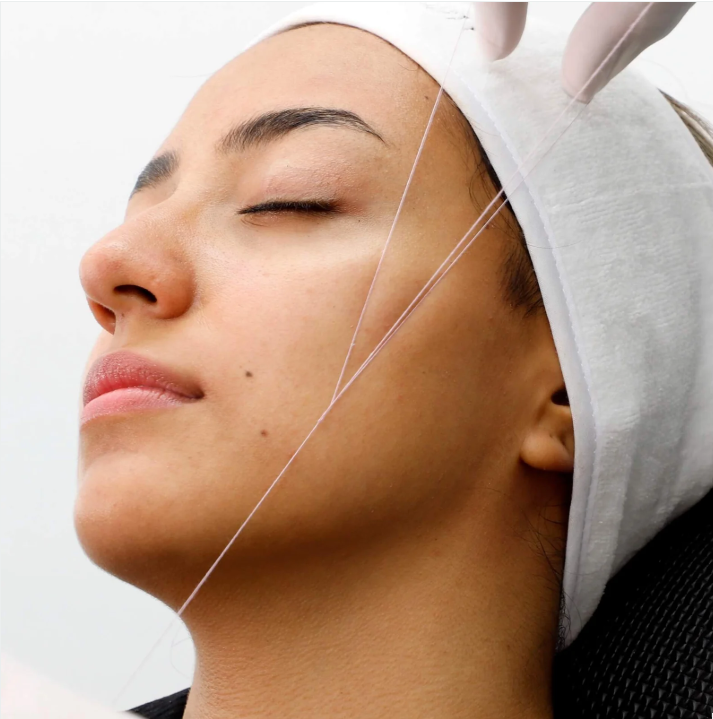 Depilación de Mujeres con Hilo – Mejillas