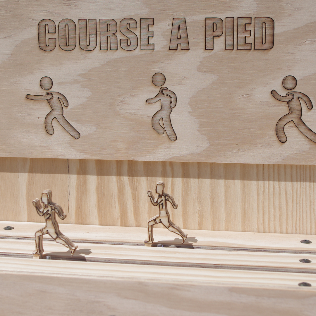 Jeu en bois COURSE A PIED