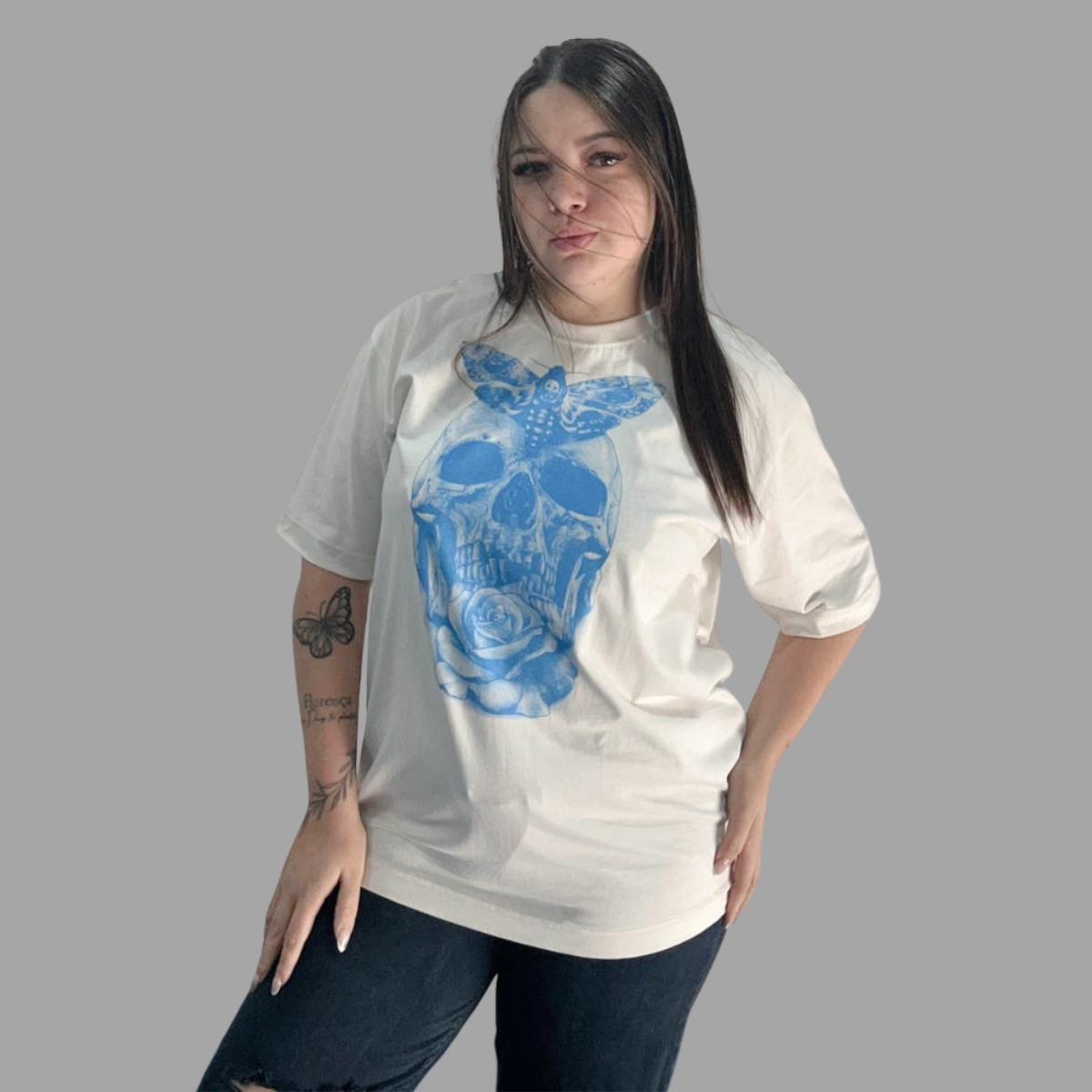 Camiseta Oversized Estilo Urbano - Caveira e Borboleta