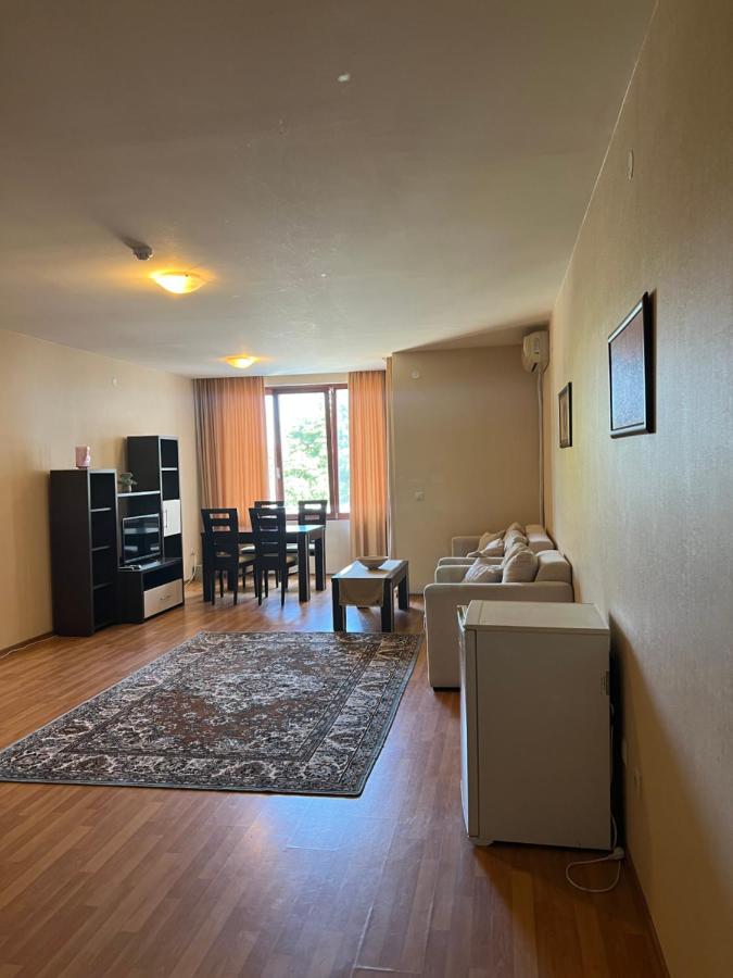 Чудесен обзаведен апартамент! ТОП локация!