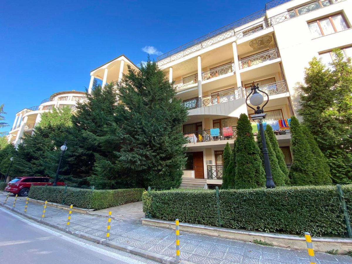 Чудесен обзаведен апартамент! ТОП локация!