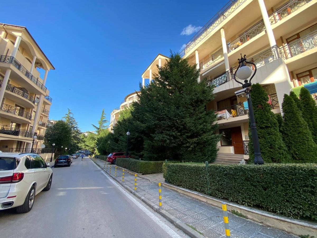 Чудесен обзаведен апартамент! ТОП локация!