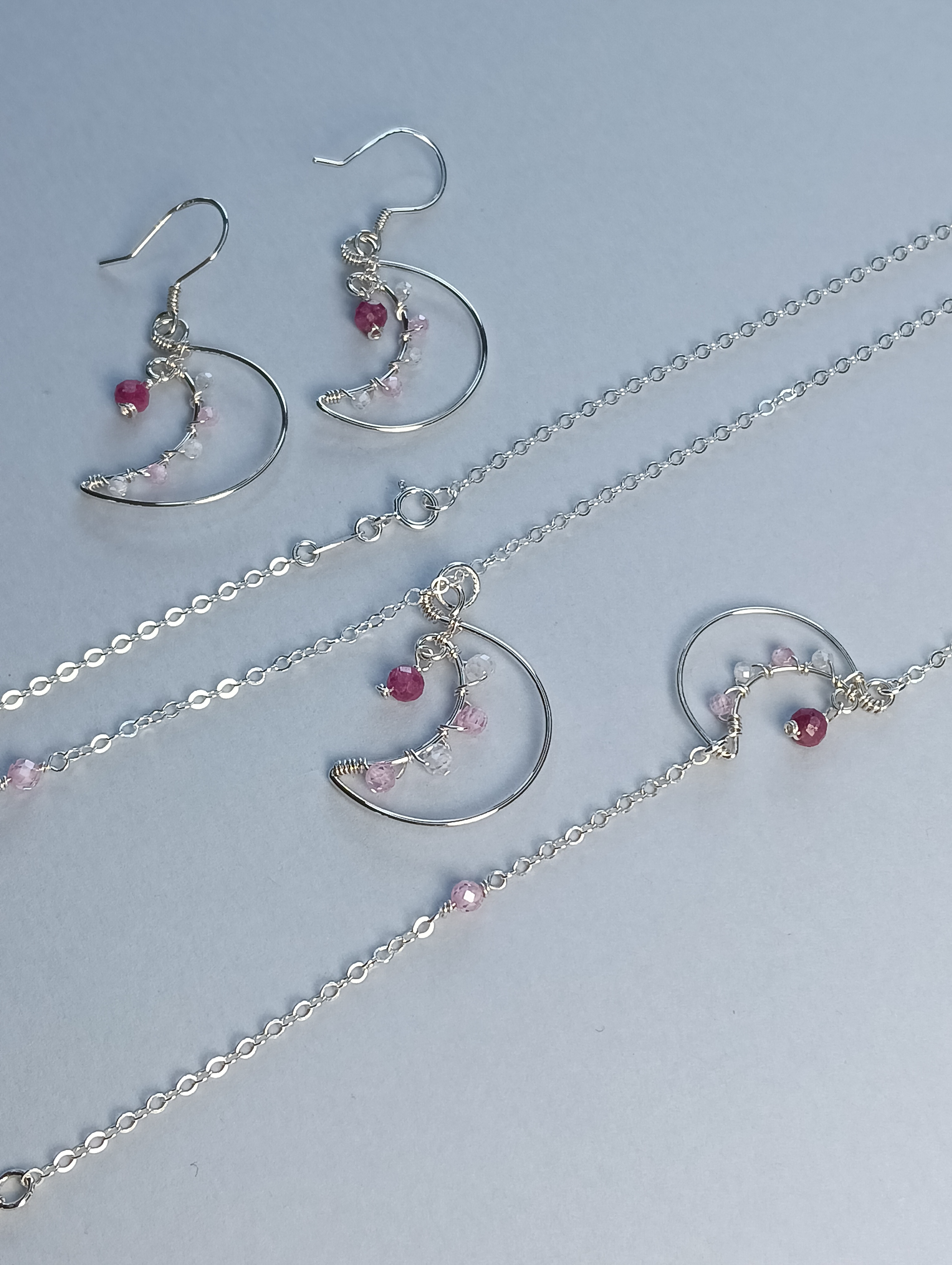 Parure delicata in argento con zirconi e rubini