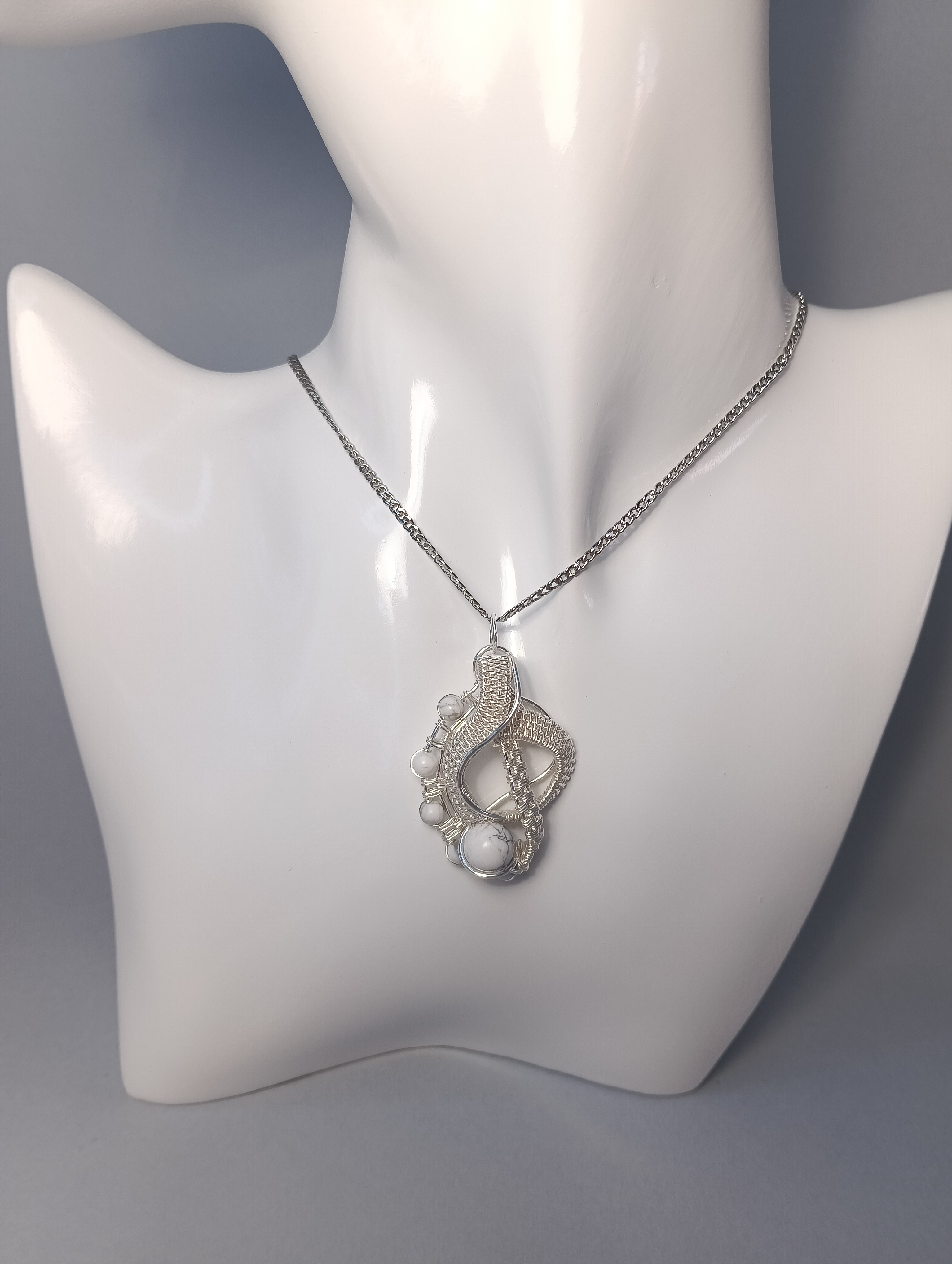 Pendente in Silver Filled con perle di Howlite Bianca
