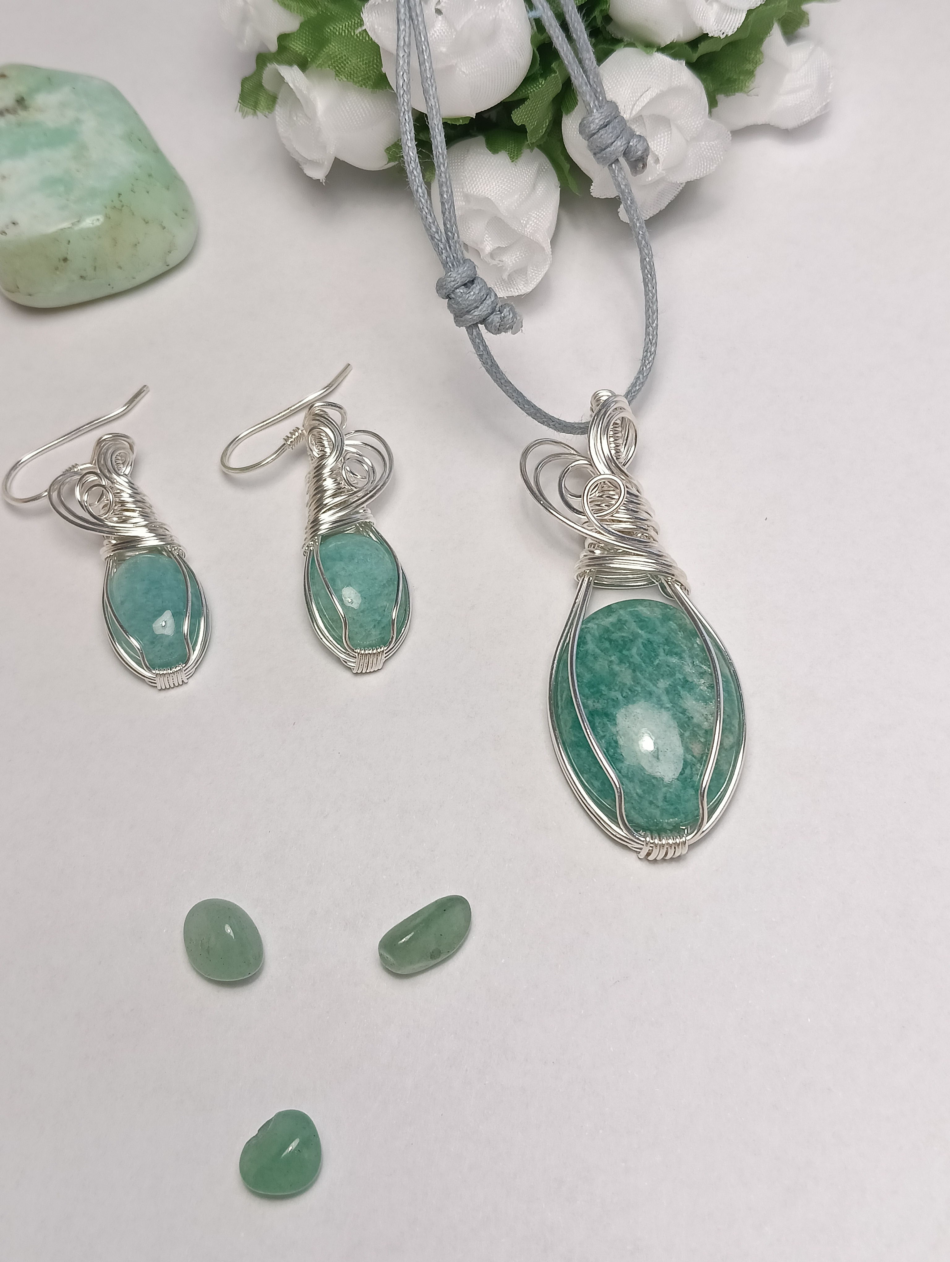 Collana e orecchini coordinati in amazzonite naturale