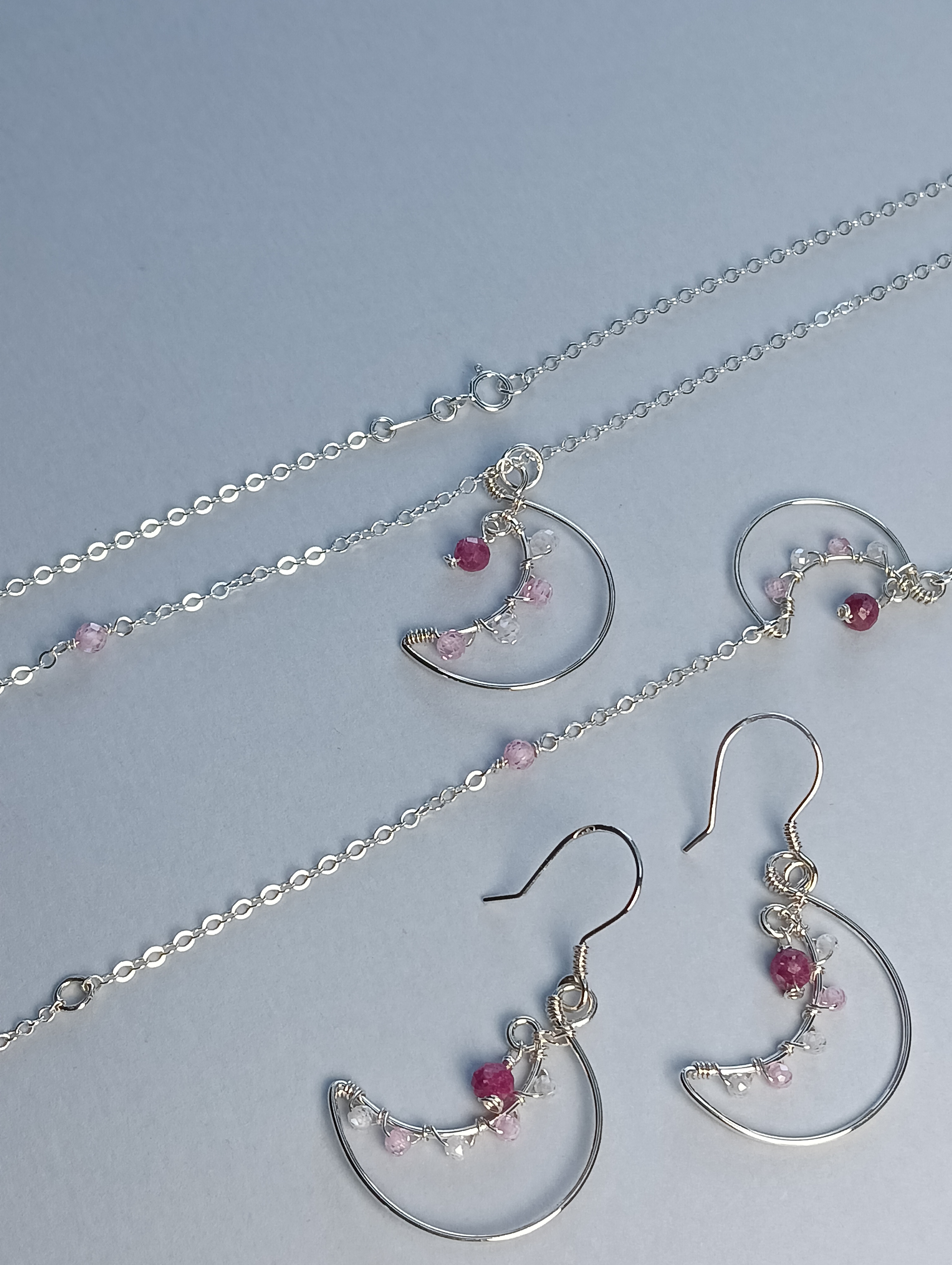 Parure delicata in argento con zirconi e rubini