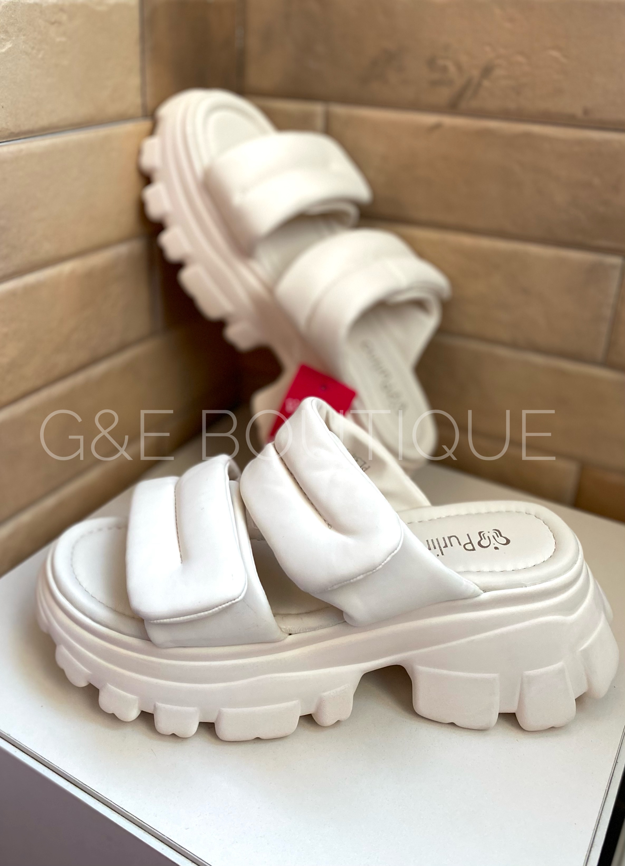 Kreminės storapadės tapkutės