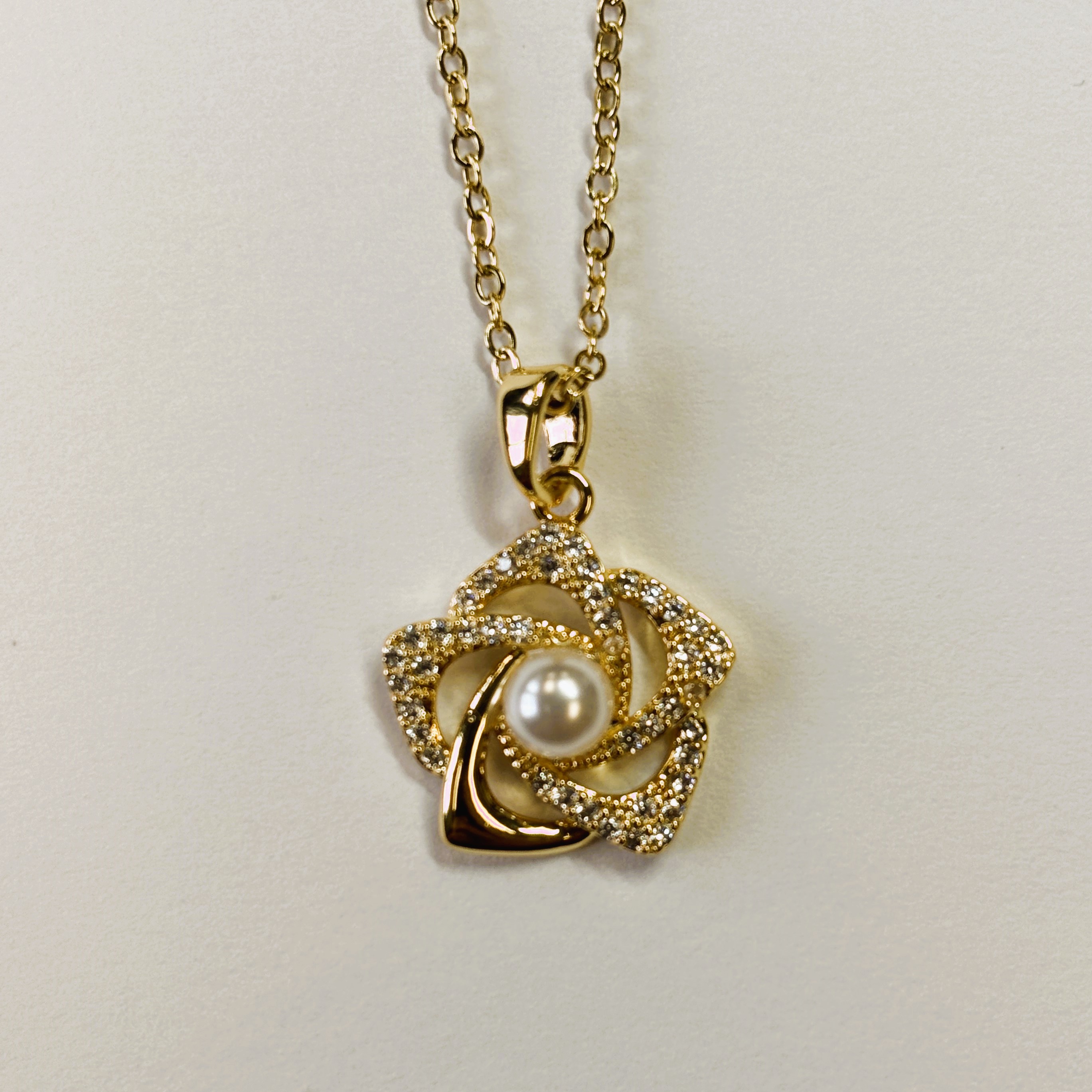 Gold Spinning Star with Pearl and Sand Zircon Pendant Necklace