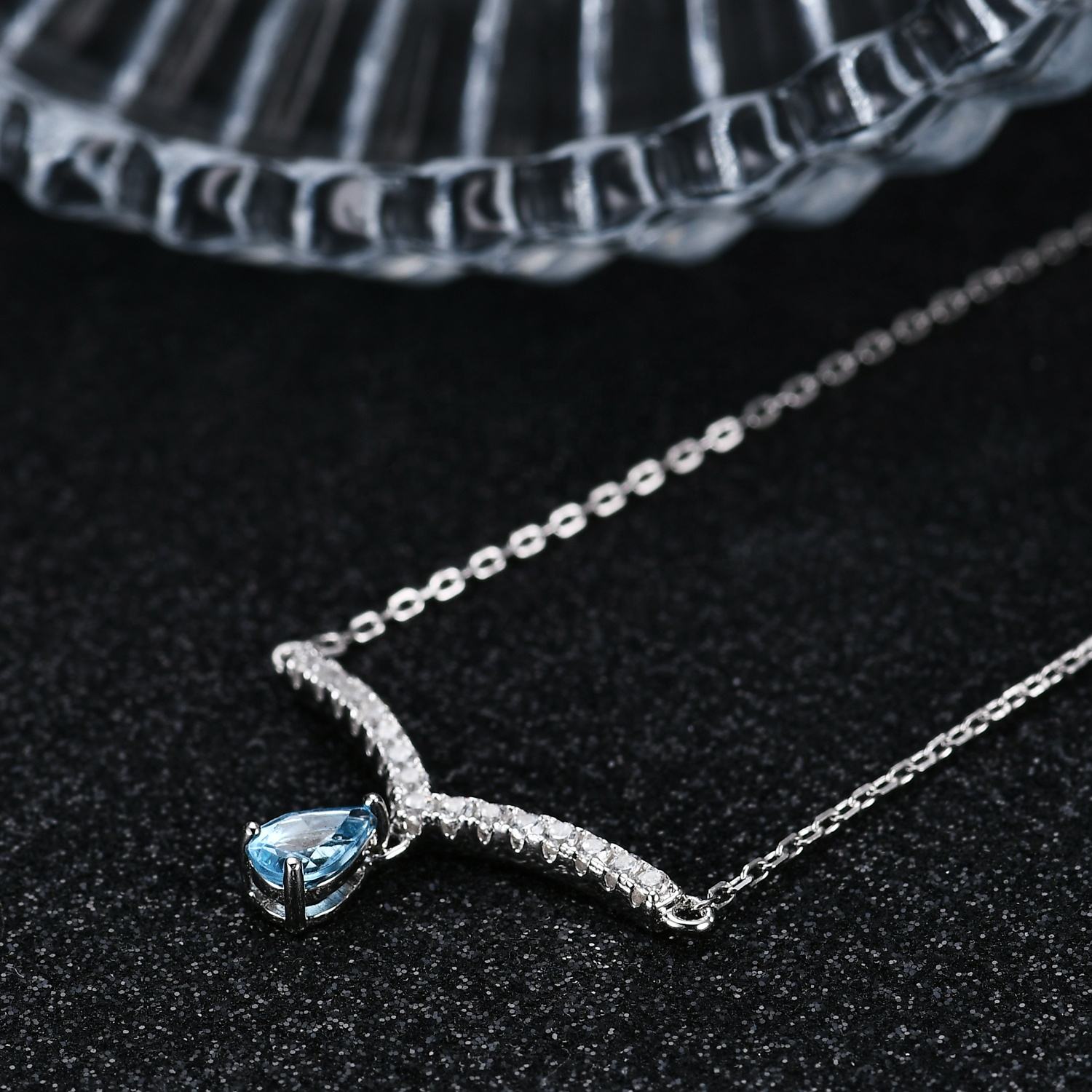 Elegant Diamond and Aquamarine Necklace