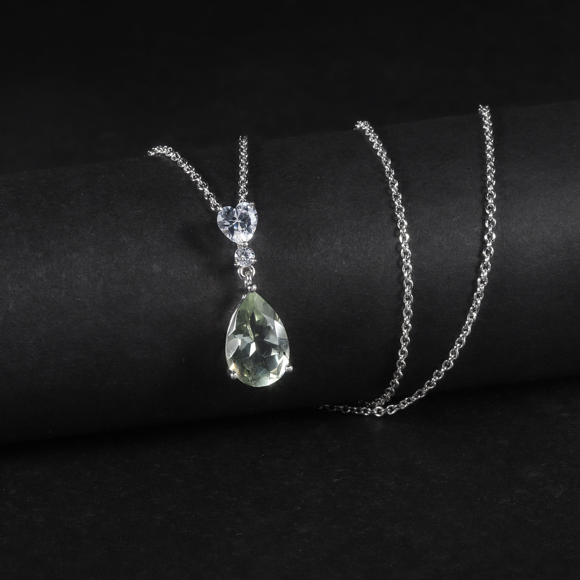 Elegant Teardrop Pendant Necklace