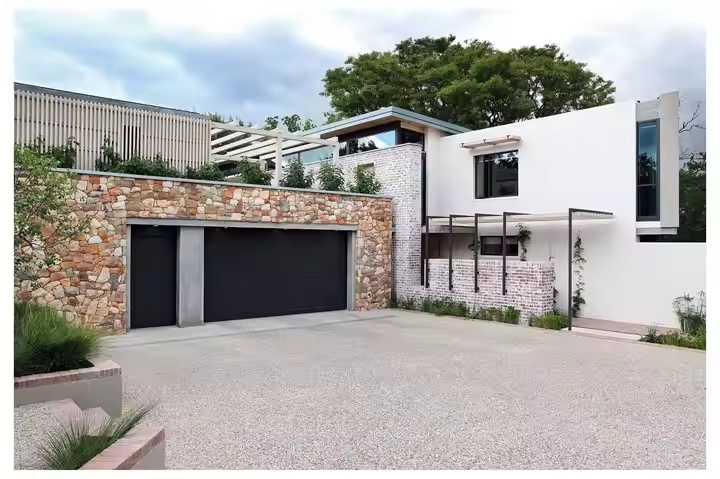 Villa Montclaire: Prestigious 3-Bedroom Prefabricated Manor with Private Pool