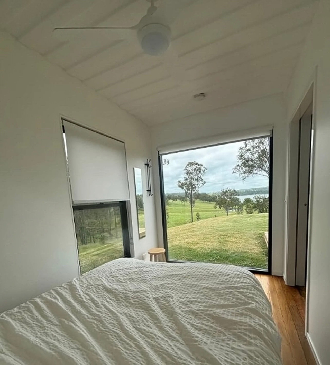 3bhk Two-Storey Container House with a Large Open Upper Terrace and Patio, Portable Houses for Families, Fully Furnished, Disaster Resistant, 4 Hour Set-Up, Customizable