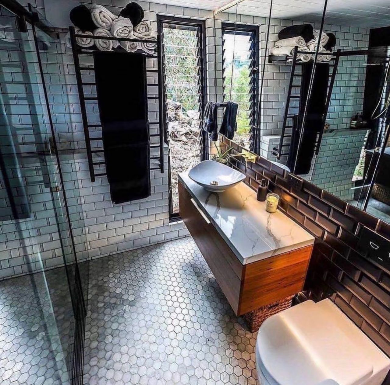 1bhk Duplex Container House, Tiny House,  Container Home with Elegant Design and Spacious Outdoor Area for Families, Fully Furnished, Customizable